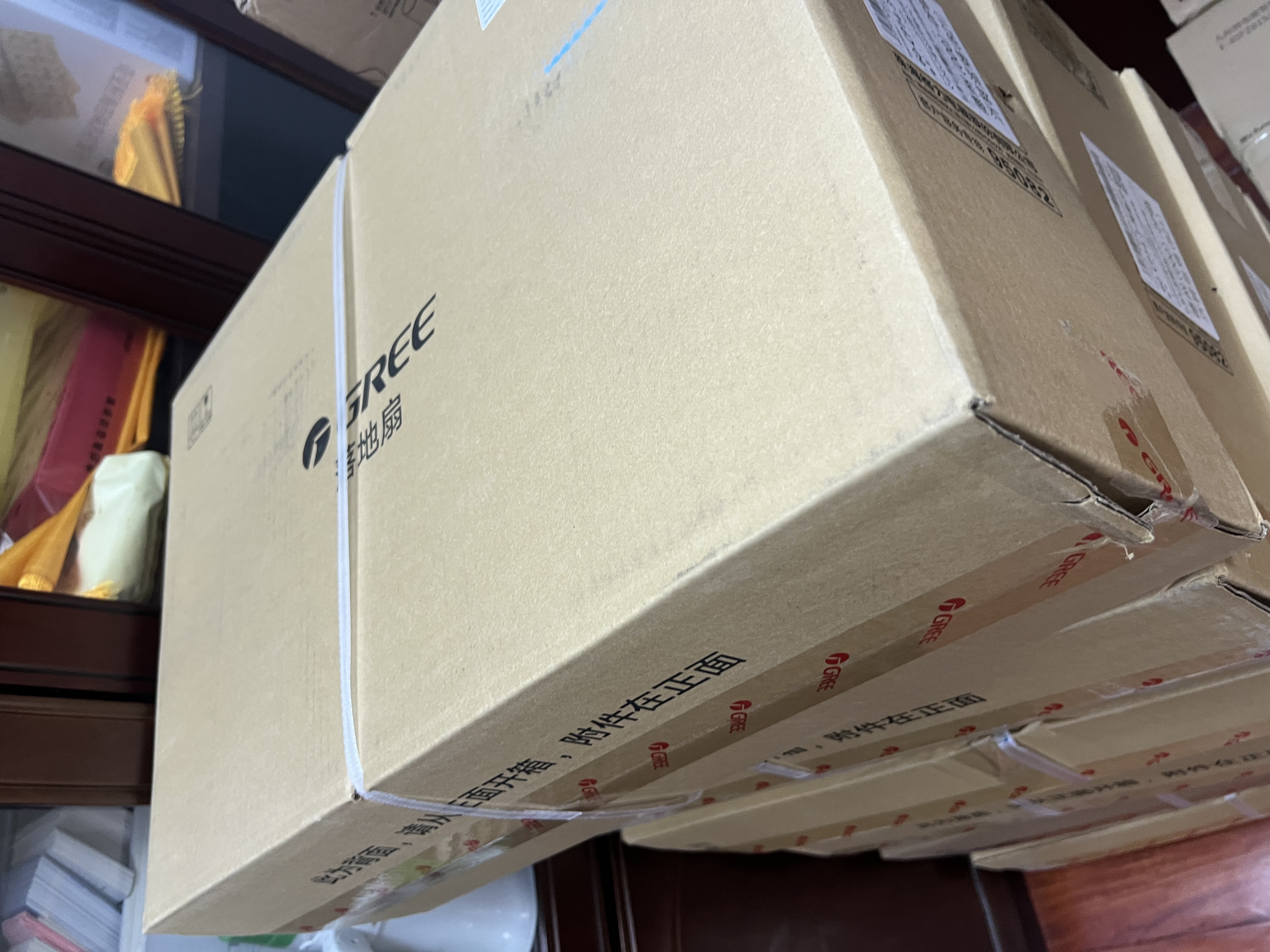 格力（GREE）【超级单品】双叶蝶十二叶专利轻音立式电风扇家用落地扇台式风扇节能宿舍大风量风扇 FS-3015h7 实拍图