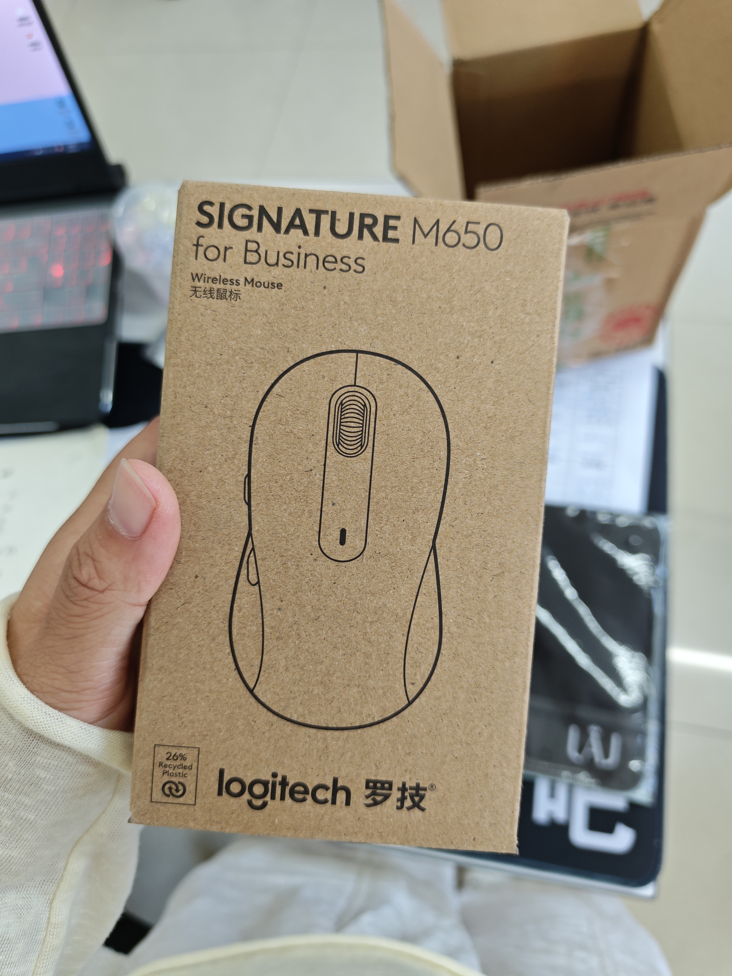 罗技（Logitech）优选系列M650无线蓝牙鼠标 办公蓝牙静音鼠标Mac苹果ipad鼠标人体工学双模鼠标大小手可选男女通用 M650中小手 黑M（M750入门款） 实拍图