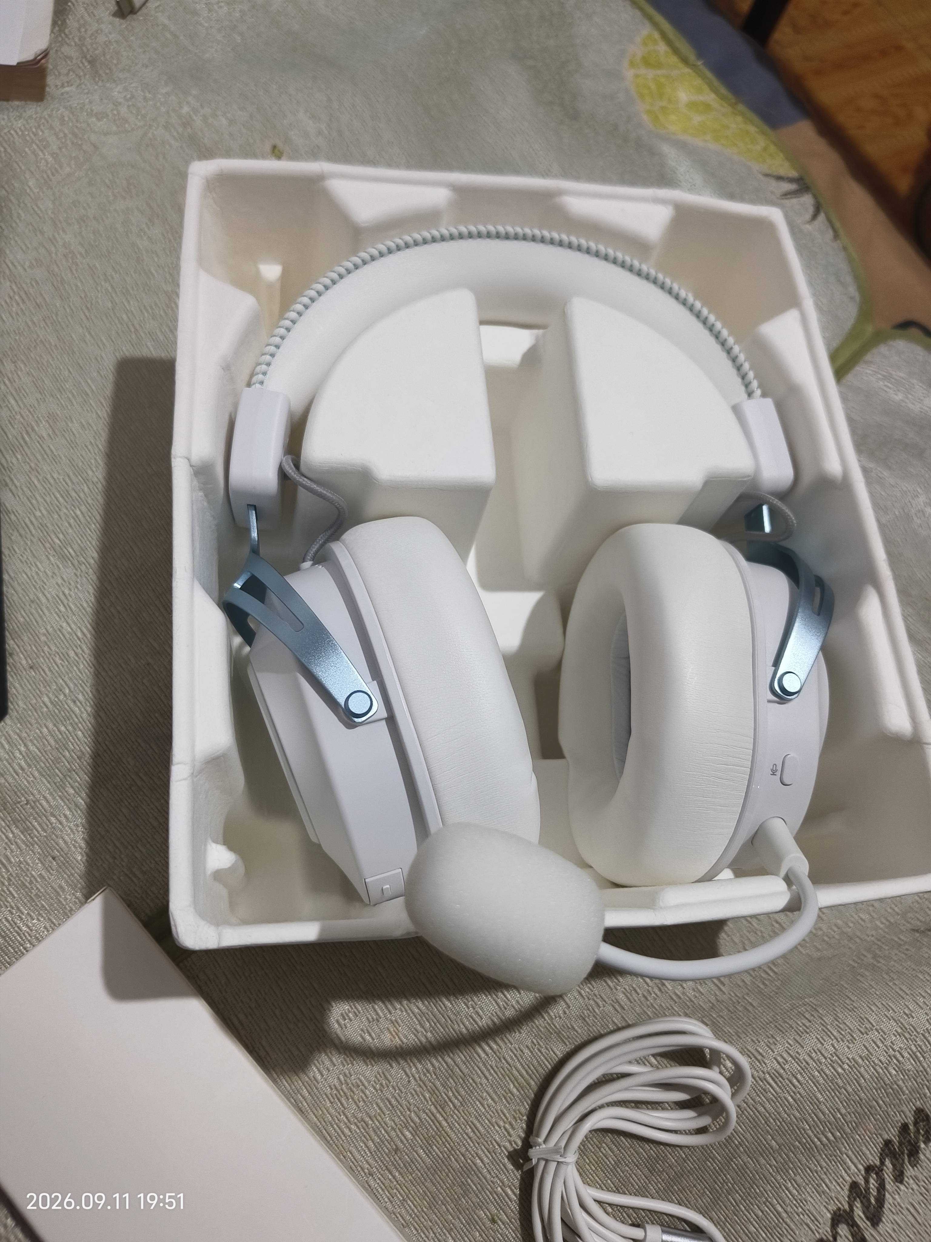 狼蛛（AULA）G9换电式游戏耳机头戴式四模7.1环绕音效电竞电脑耳机三角洲行动fps吃鸡听声辨位无线蓝牙有线 白蓝【四模连接+7.1版】双电池换电 实拍图