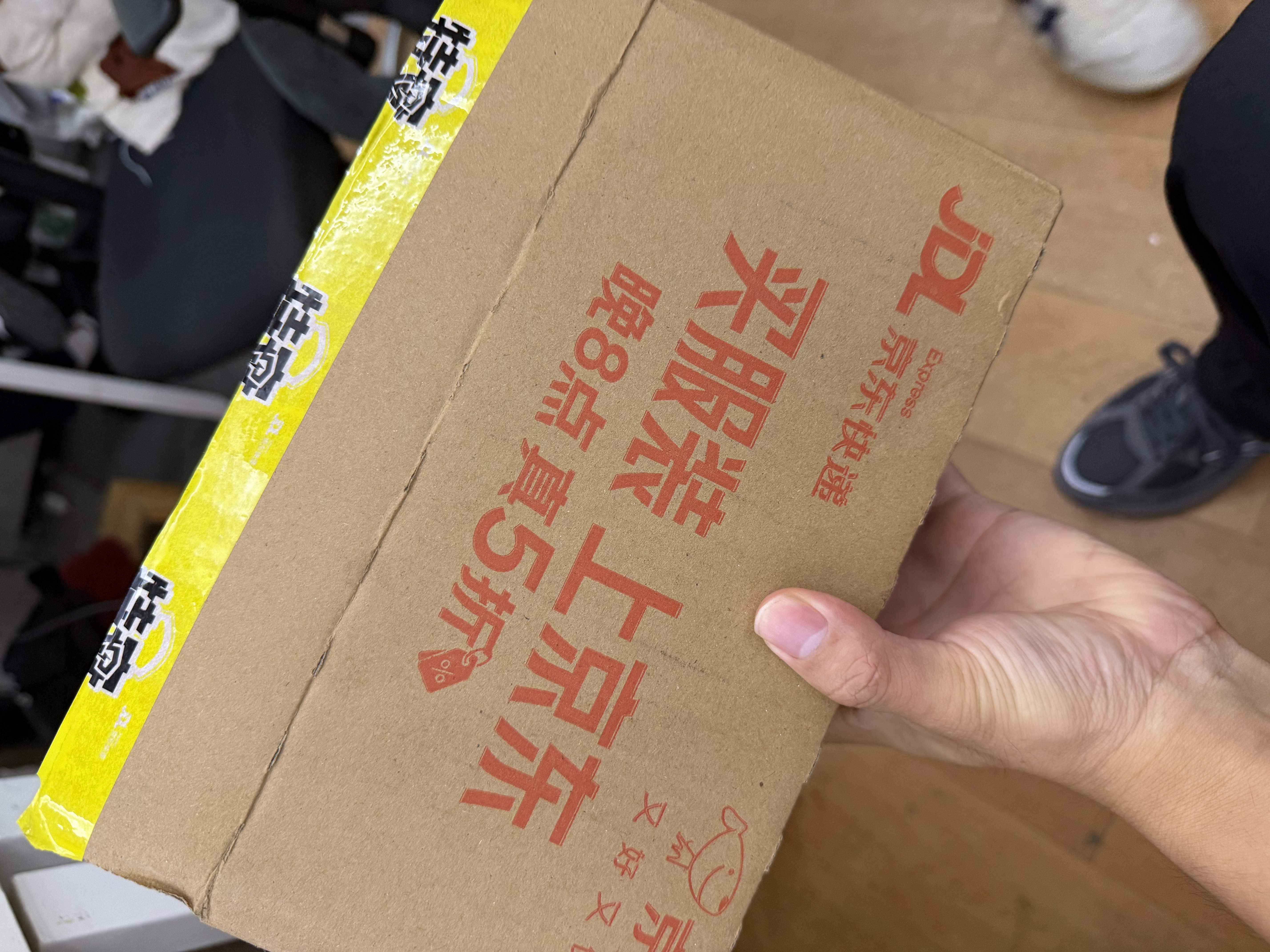 绿联【磁控溅射AR增透膜Pro】适用苹果18Pro/17Pro钢化膜iPhone18手机膜抗反射全覆盖防指纹防摔无尘仓 实拍图