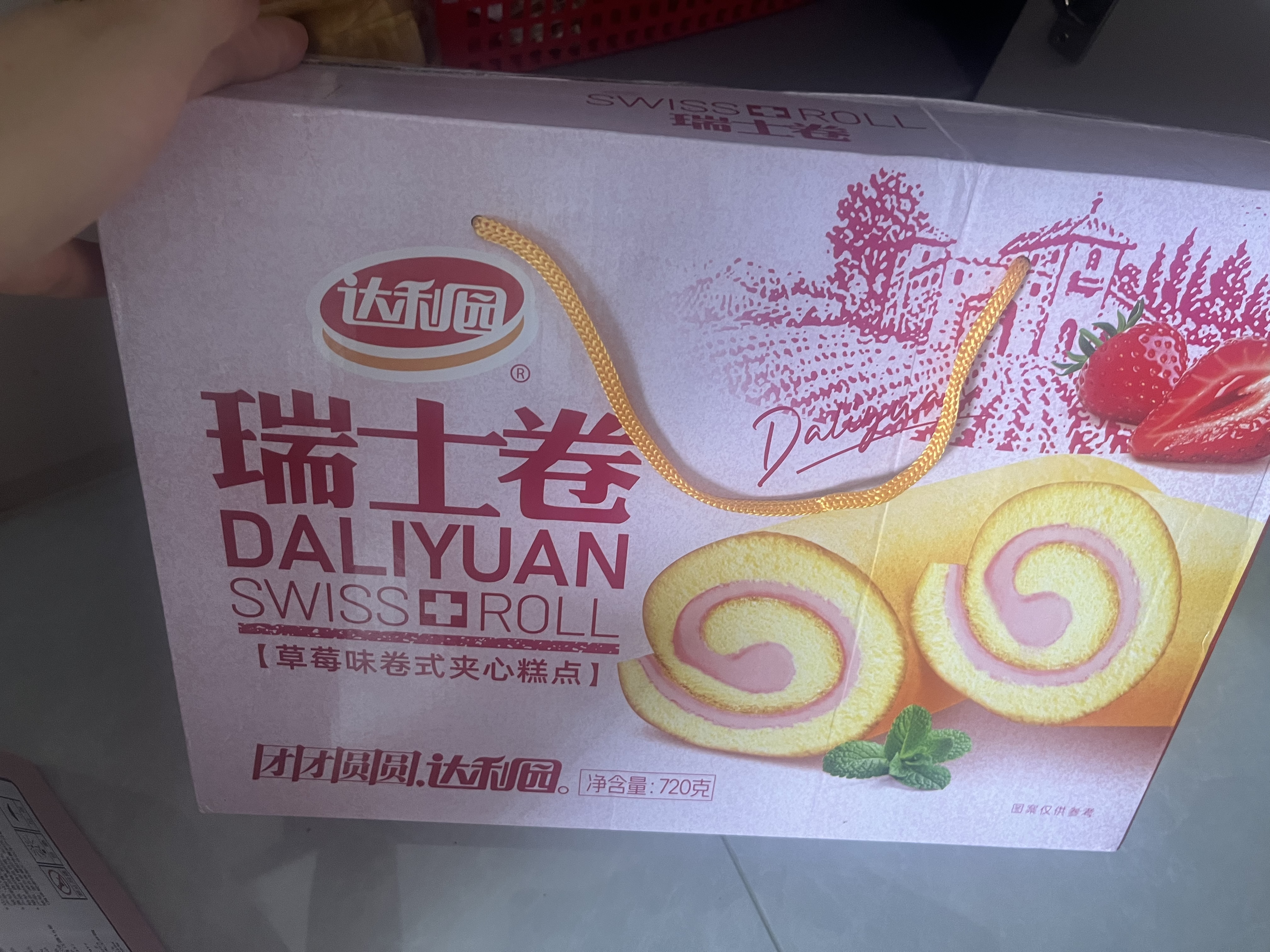 达利园草莓味瑞士卷720g 面包休闲零食早餐礼盒装(新老包装随机发货) 实拍图