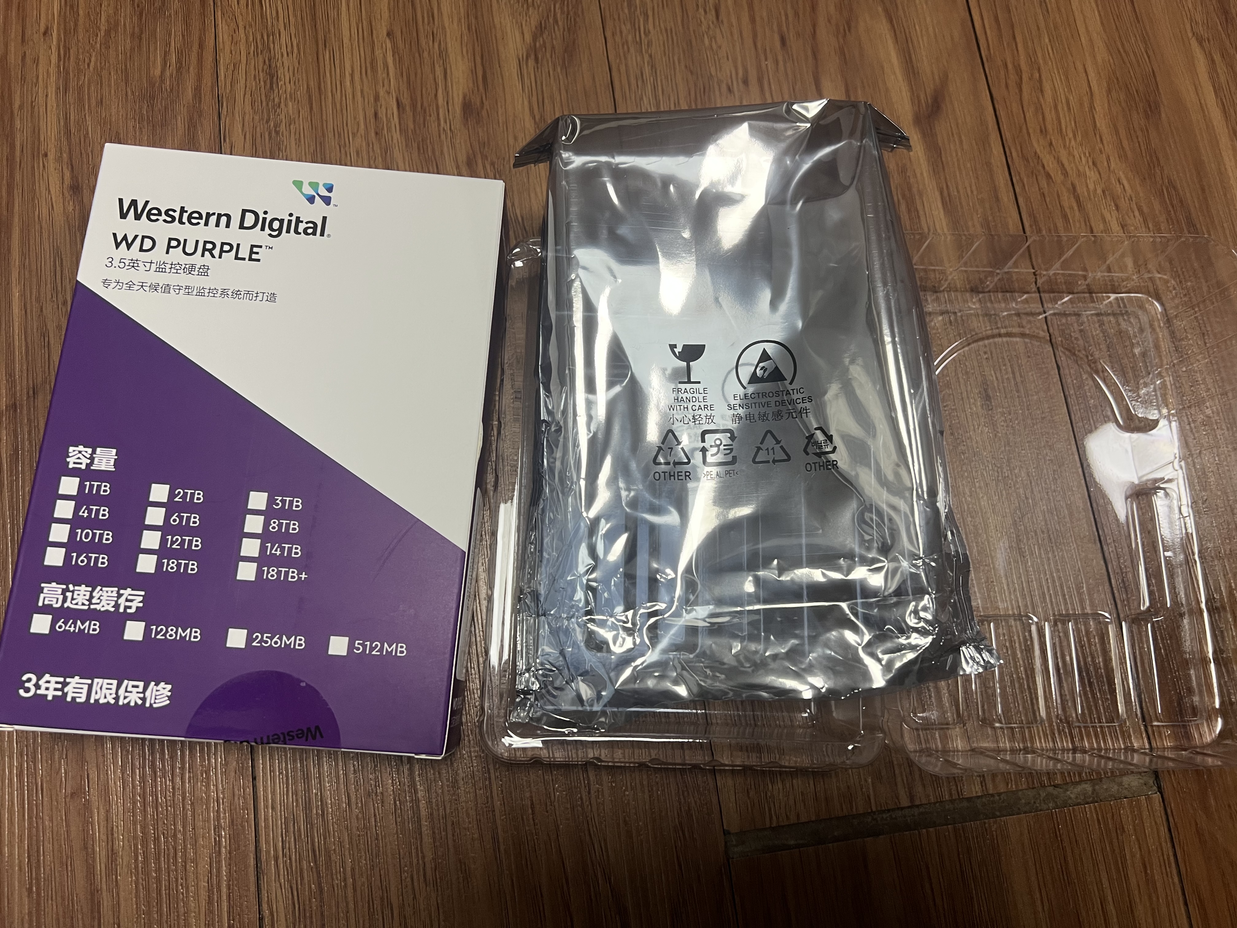 西部数据（WD）6TB 监控级机械硬盘 WD Purple 西数紫盘 SATA 256MB CMR垂直 安防存储 3.5英寸 WD64PURZ 实拍图