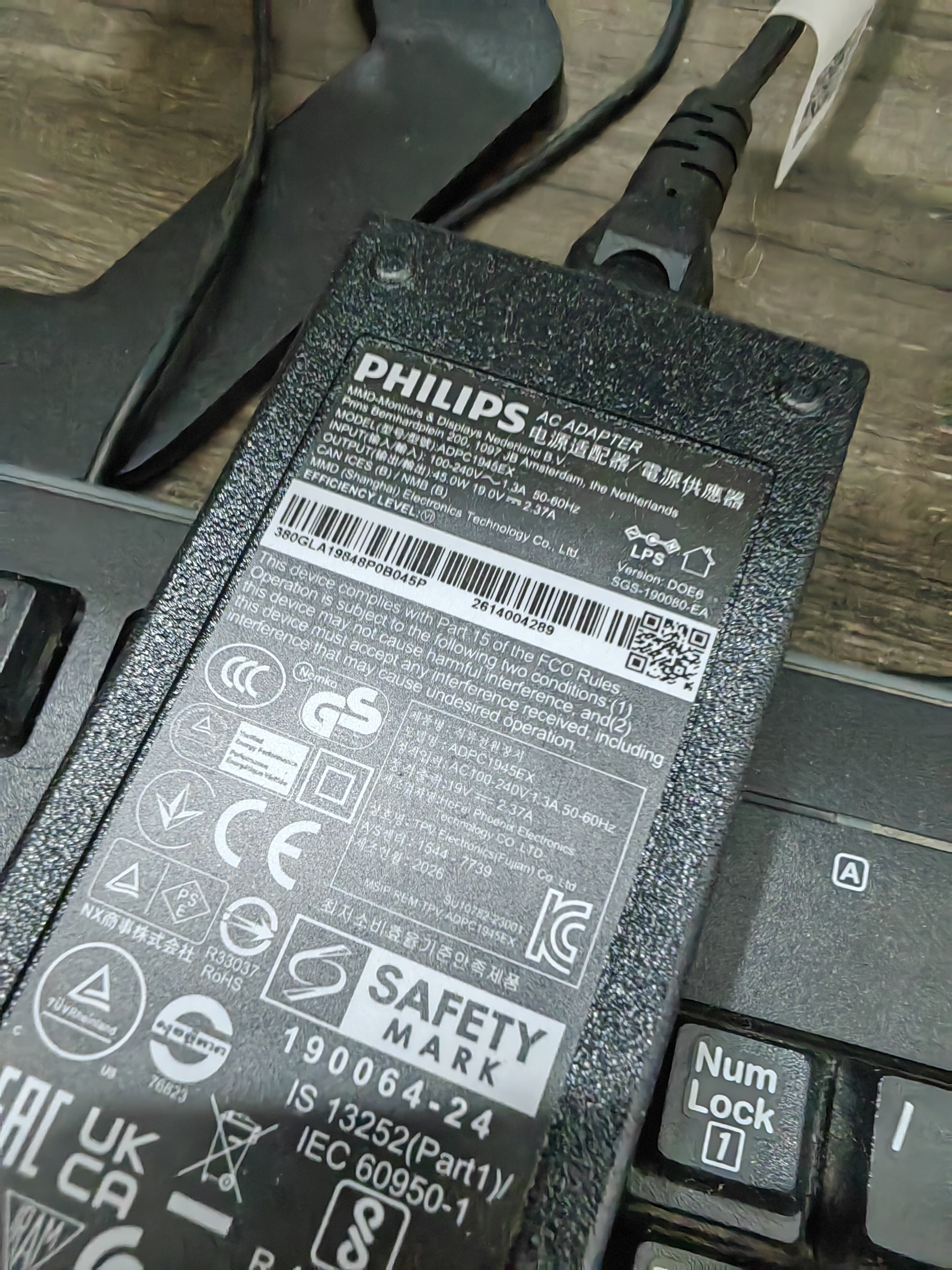 飞利浦23.8英寸 2K 100Hz IPS 8bit HDR 爱眼低蓝光节能 HDMI+DP旋转升降 高刷娱乐办公显示器24E1N5500B 实拍图