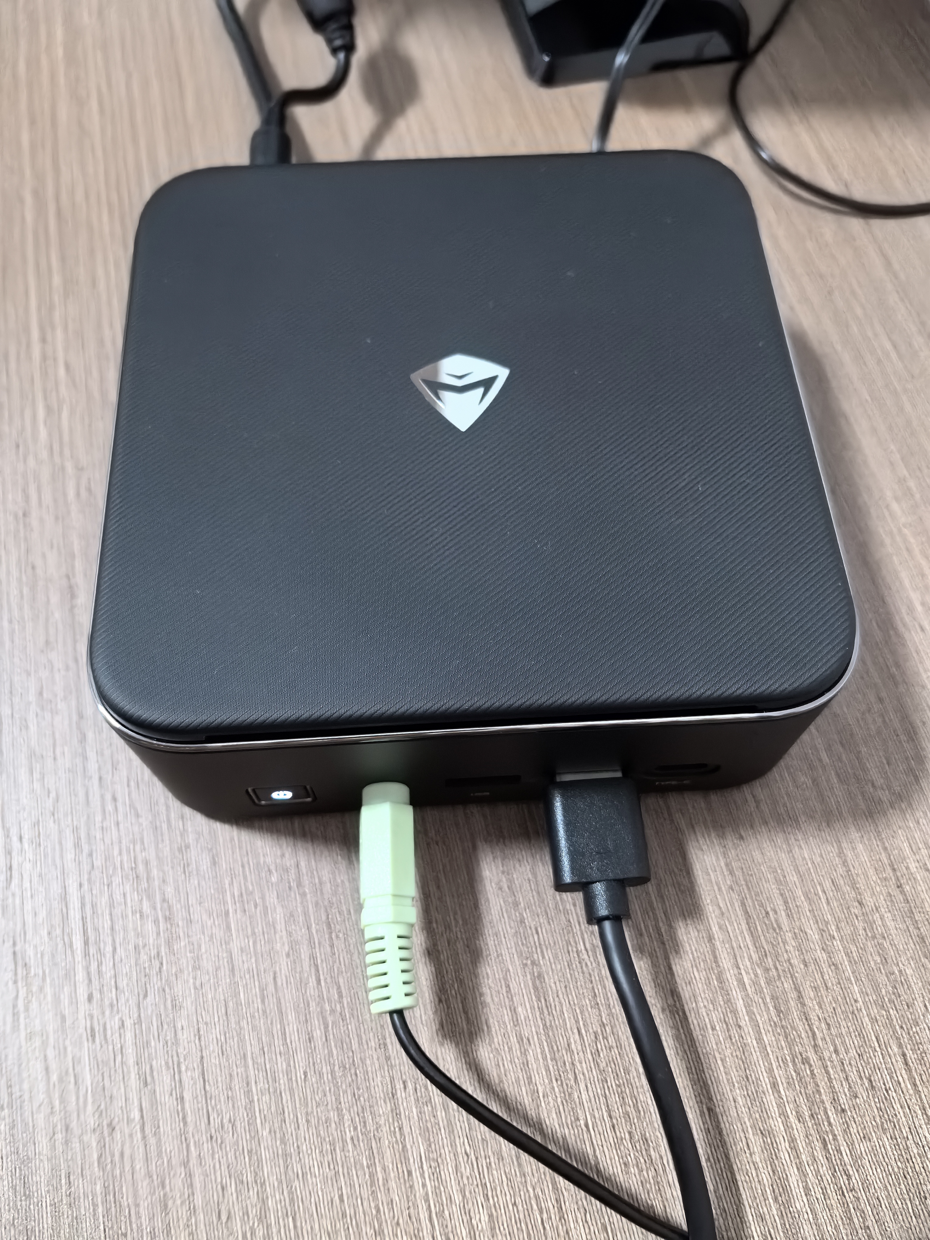 机械师（MACHENIKE）GTR AMD高性能商用办公游戏台式电脑口袋迷你mini主机(R7 8745HS 32G D5 1T) 实拍图