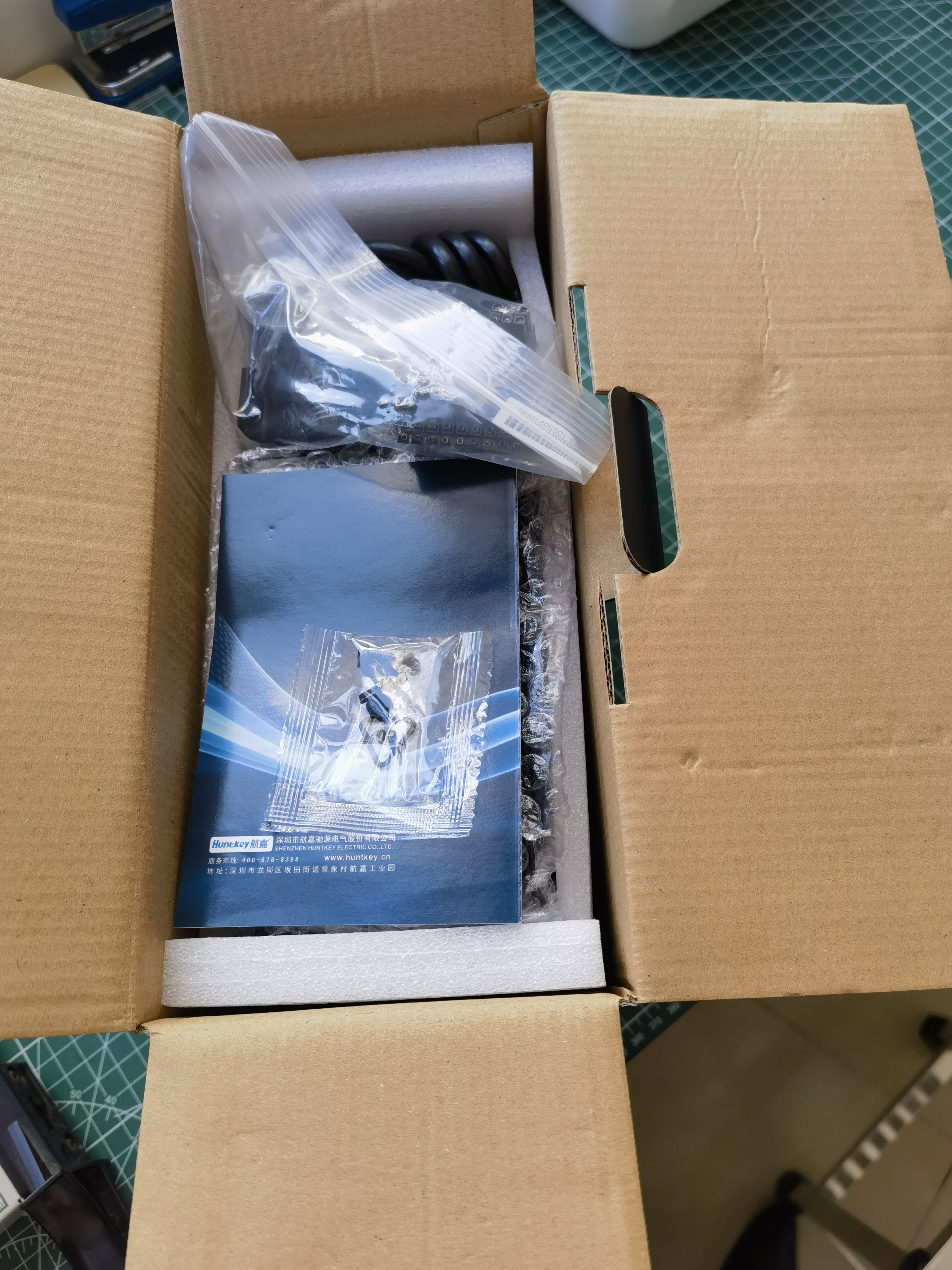 航嘉（Huntkey）WD850K全模组 金牌850W电脑电源（80PLUS金牌/单路70.8A/原生PCIe5.1/全电压/LLC+SR+DC-DC） 实拍图