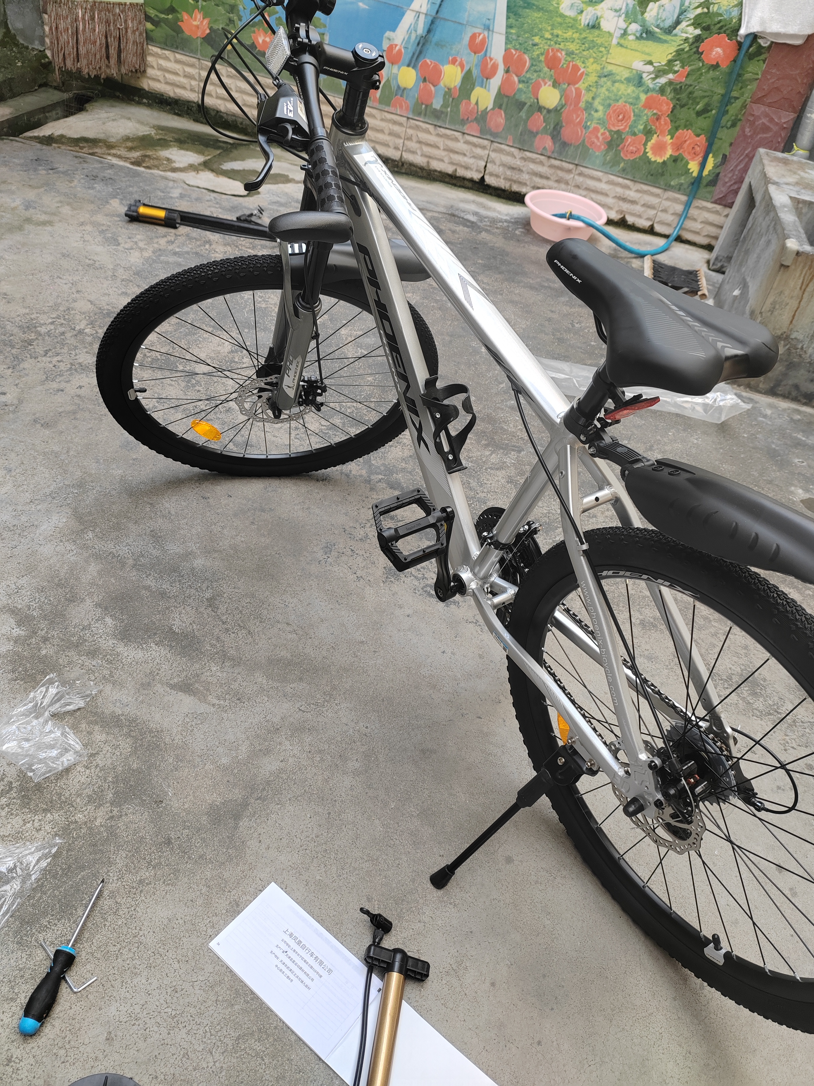 凤凰自行车成年人男女变速自行车青少年单车越野公路车学生山地自行车 铝架/蓝图变速/正新轮胎/条轮灰 24速26寸【适合155-185cm】 实拍图