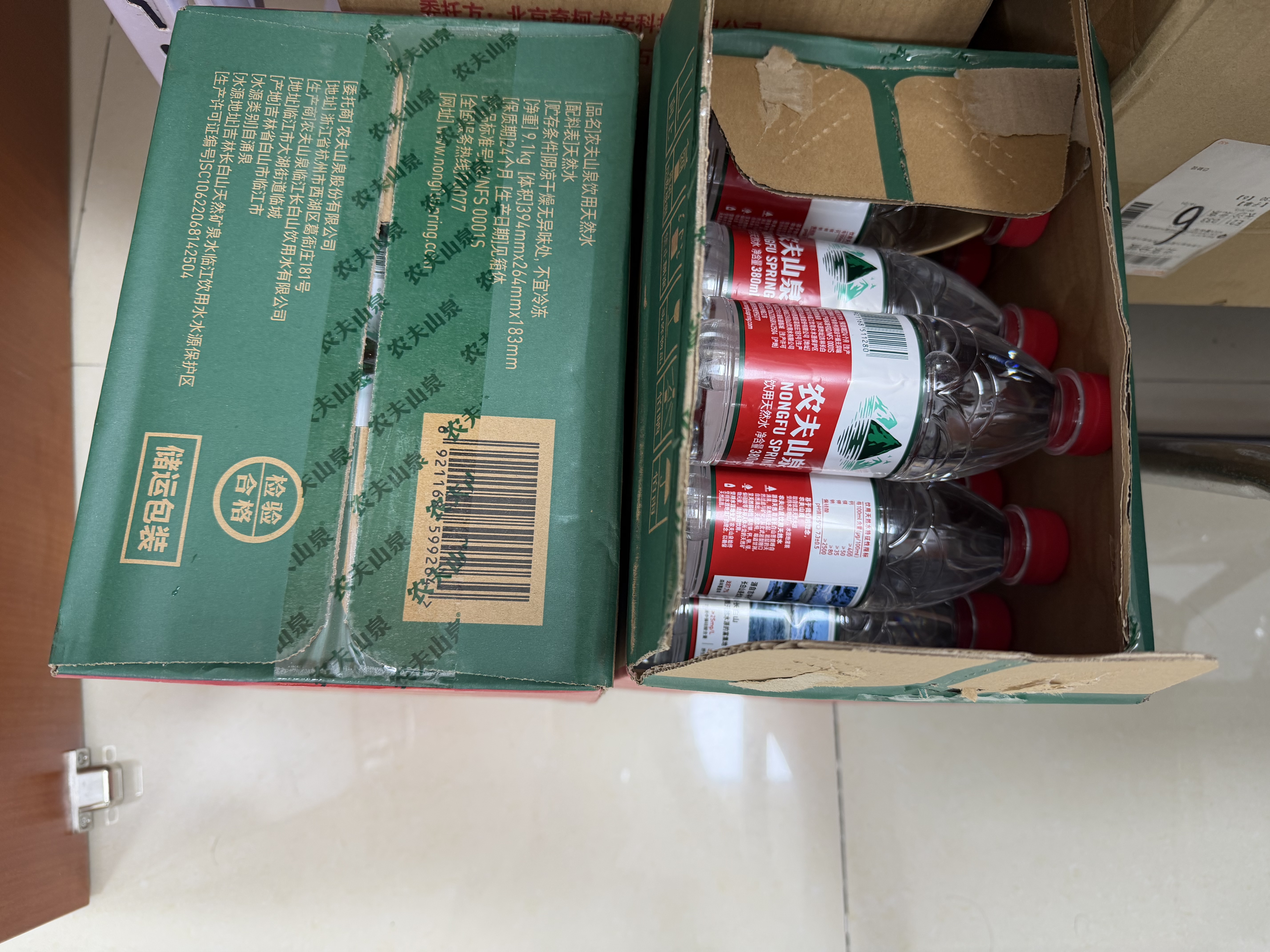农夫山泉 饮用水饮用天然水380ml*24瓶 办公商务会议 塑膜纸箱随机发货 实拍图