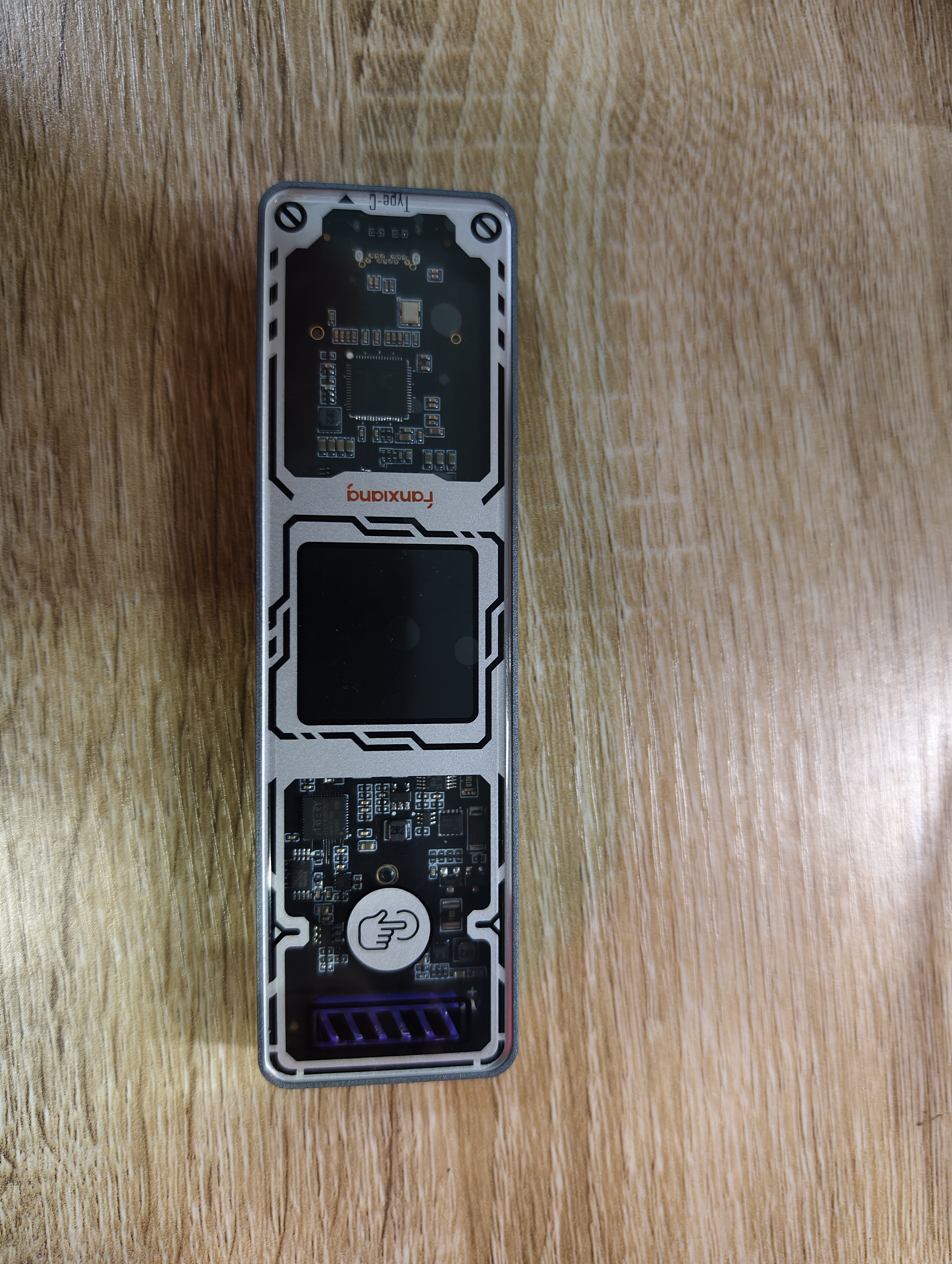 梵想（FANXIANG）M.2 NVMe/SATA双协议移动硬盘盒 Type-C3.2接口带显示屏幕 SSD固态外置盒智能数显 MD86 实拍图