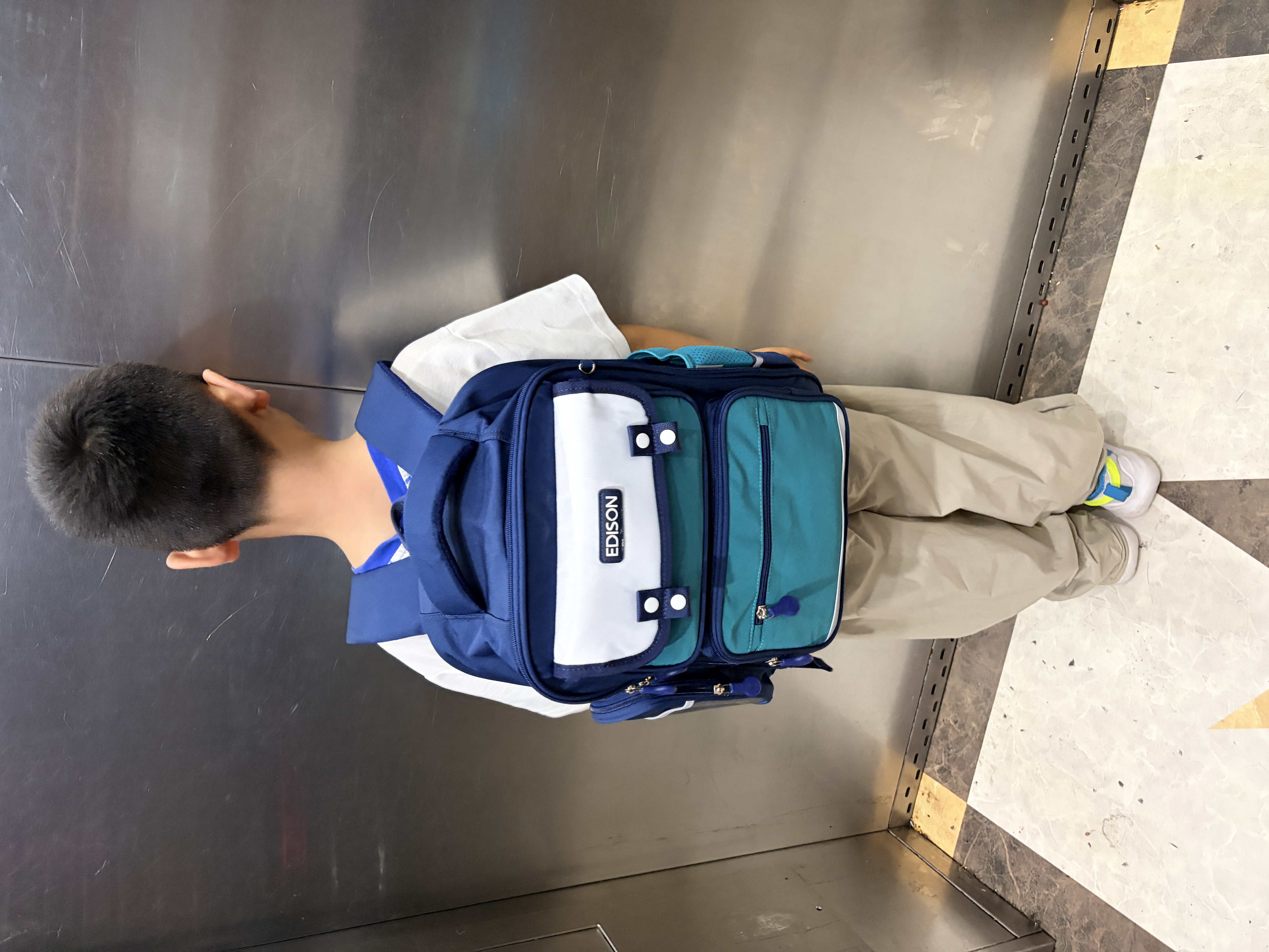Edison爱迪生小学生书包护脊减负反光大容量防泼水防下坠儿童背包2213-1 实拍图