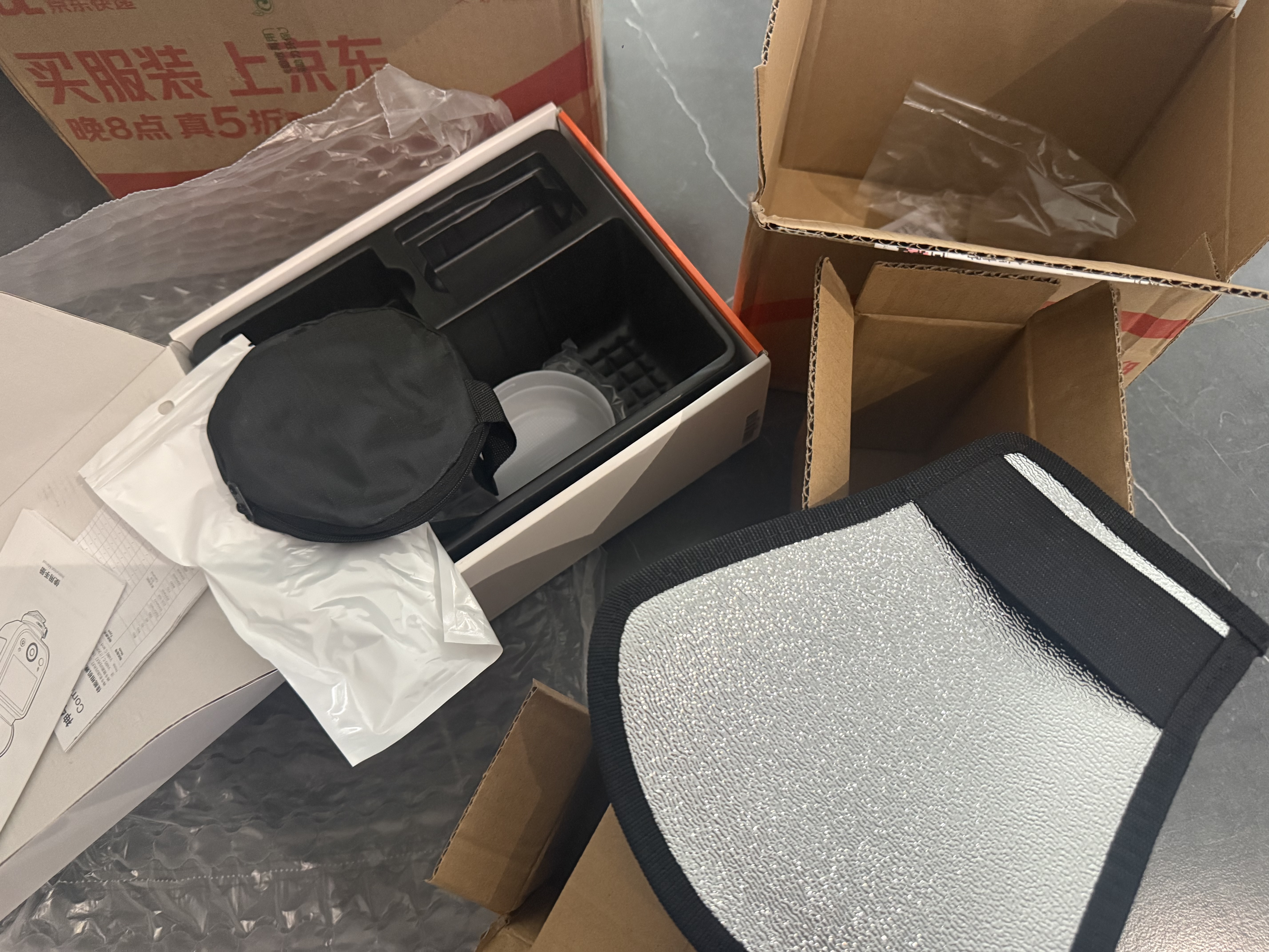 神牛【旗舰新品】V100C触屏机顶闪光灯高速同步TTL锂电池热靴灯口袋灯外拍便携婚礼摄影灯官方标配 实拍图