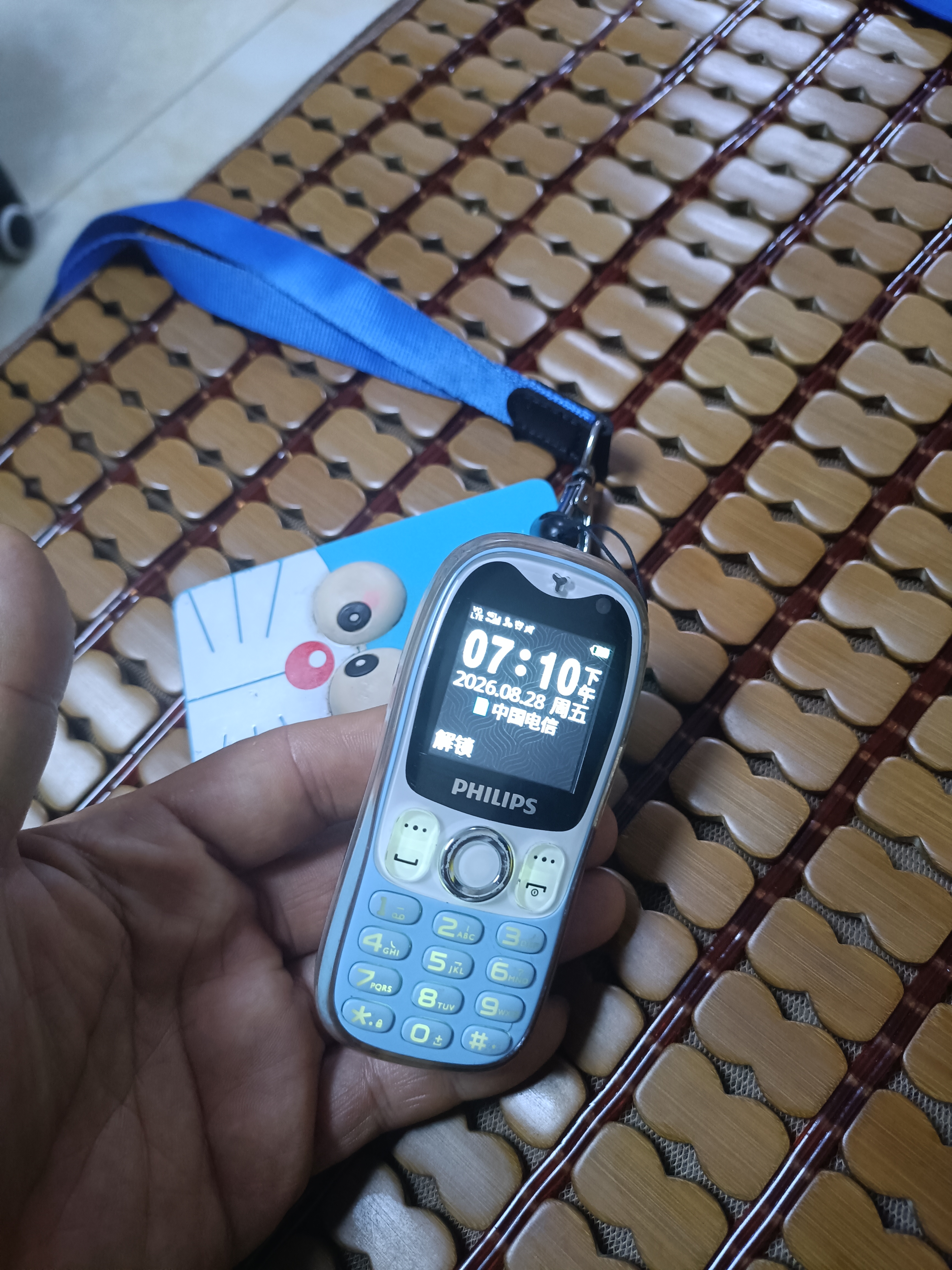 飞利浦（PHILIPS）Z6学生手机微信视频精准定位超长待机小学初高中专用戒网无游戏智能儿童电话老年人手机全网通 蓝 实拍图
