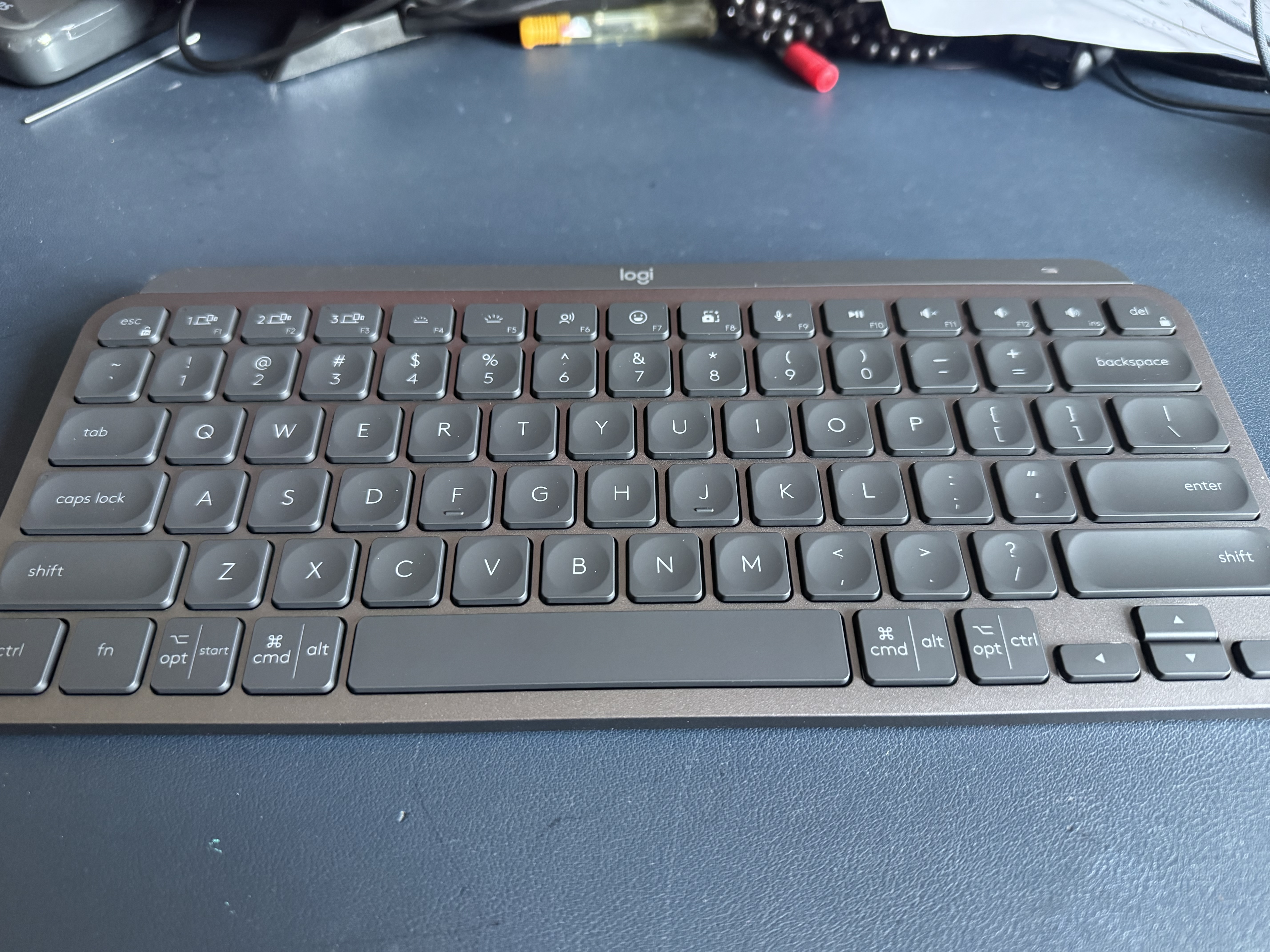 罗技（Logitech）大师系列 MX Keys Mini无线蓝牙键盘 高端办公智能背光 带接收器 商用版 石墨黑 实拍图