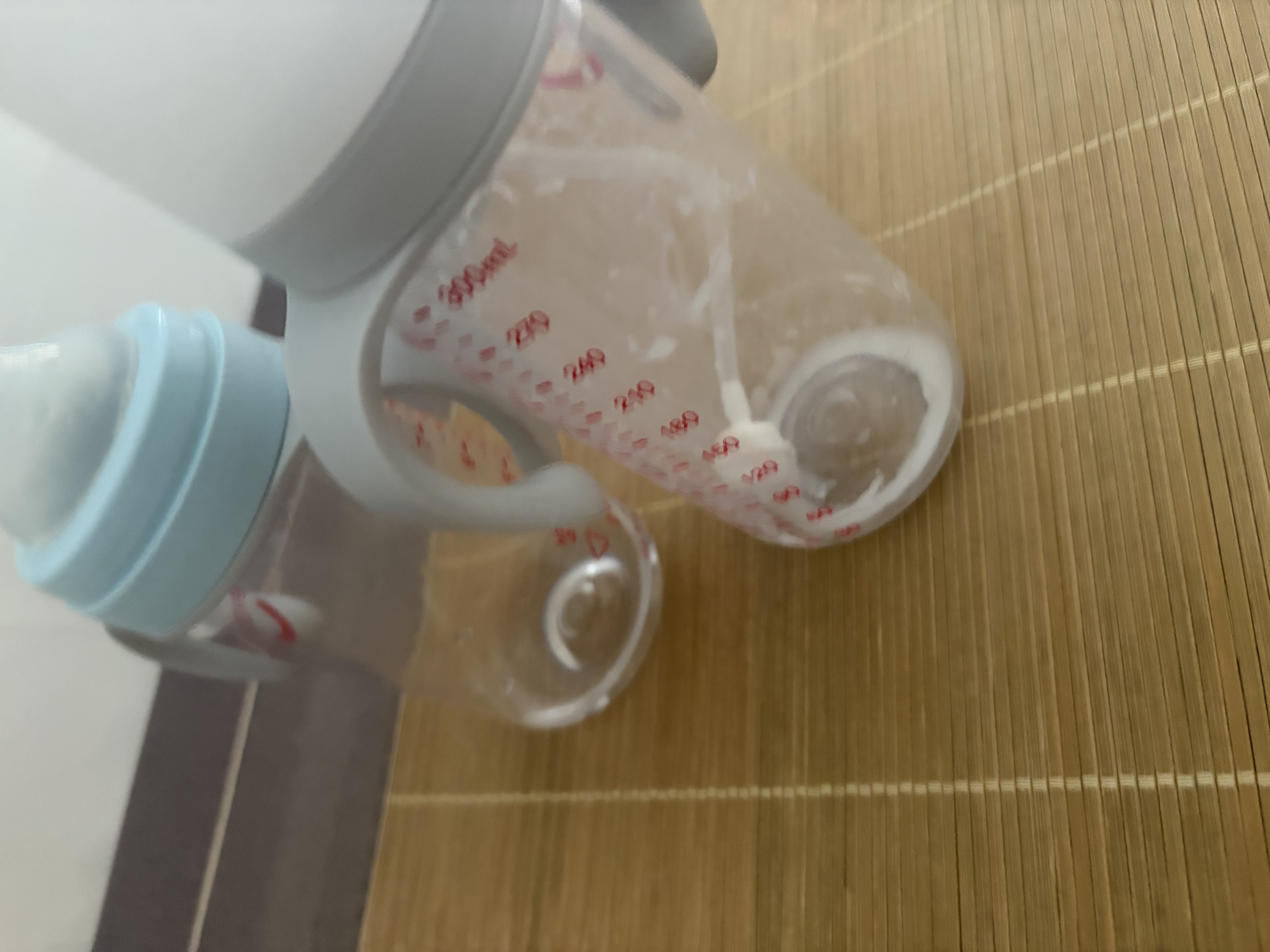 爱得利（evorie）奶瓶 带手柄重力球宽口径宝宝Tritan奶瓶300ml灰（6个月+） 实拍图