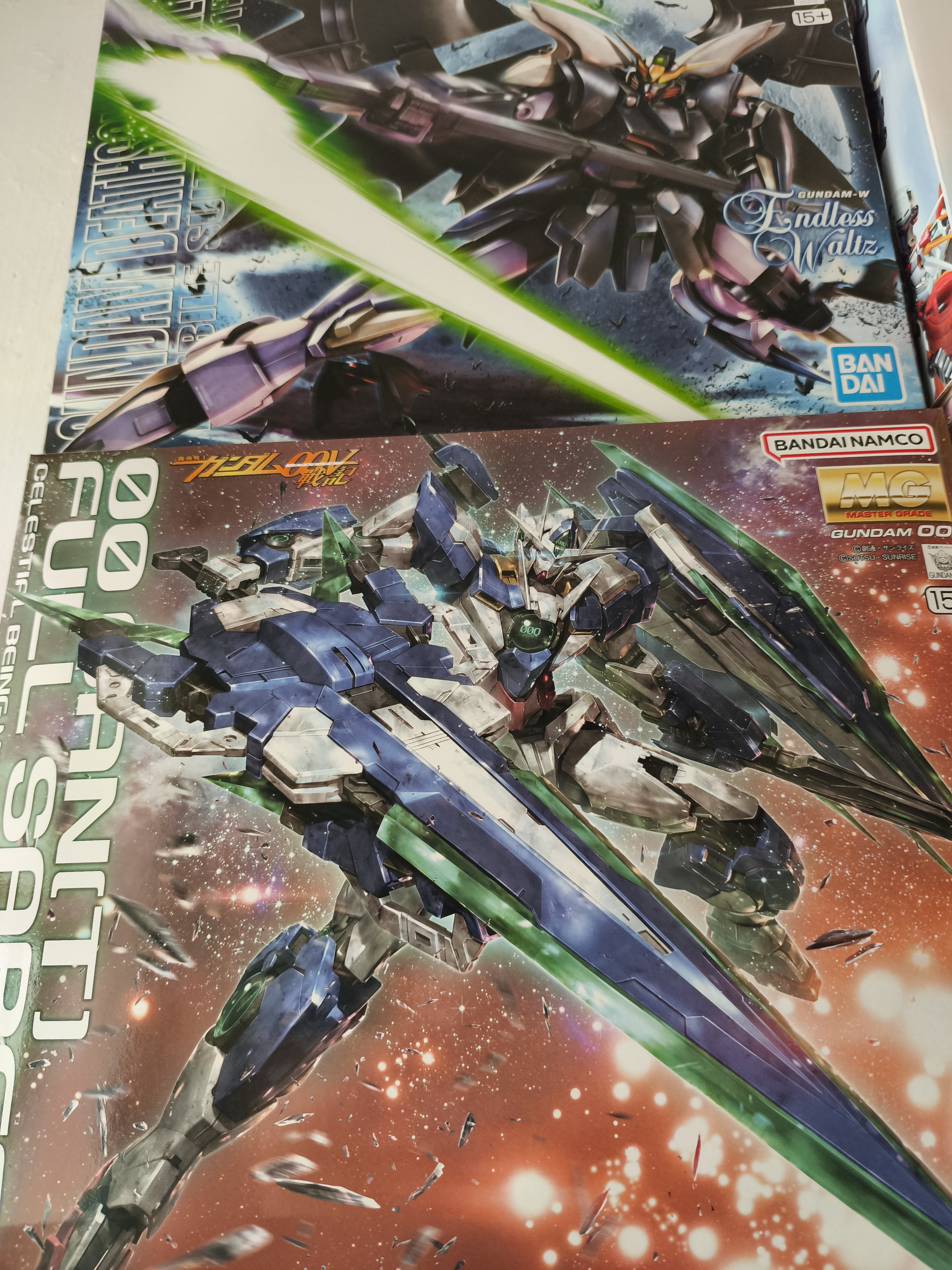 万代（BANDAI）万代 MG系列 高达模型 1/100 敢达拼装拼插模型 男孩生日玩具礼物 MG 量子型00高达 全刃式 实拍图