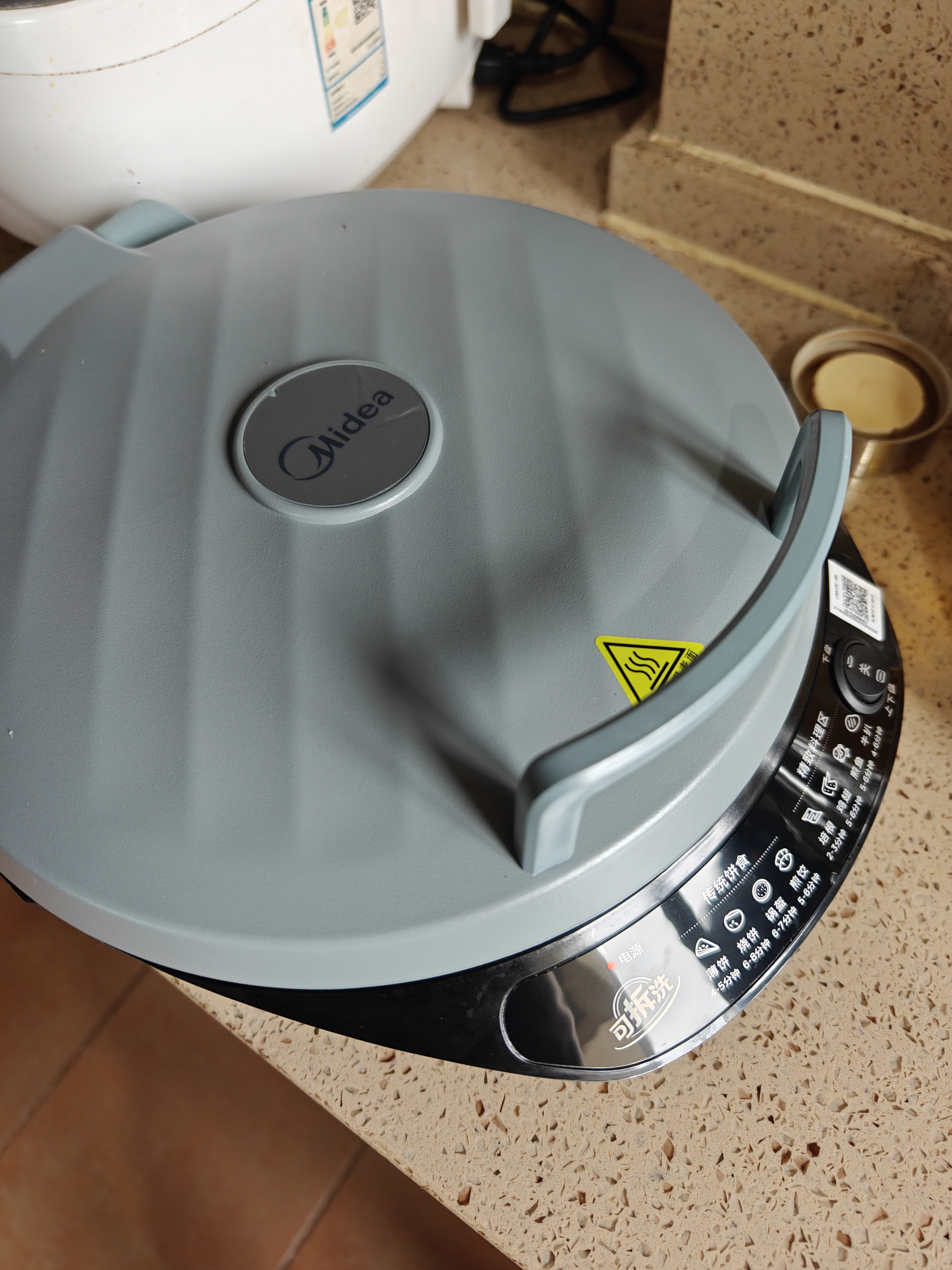 美的（Midea）电饼铛 家用电饼档 双面加热煎烤机烤肉烙饼锅 0氟钛陶瓷三明治机早餐机 下盘可拆电煎锅JKE3067Ti 实拍图