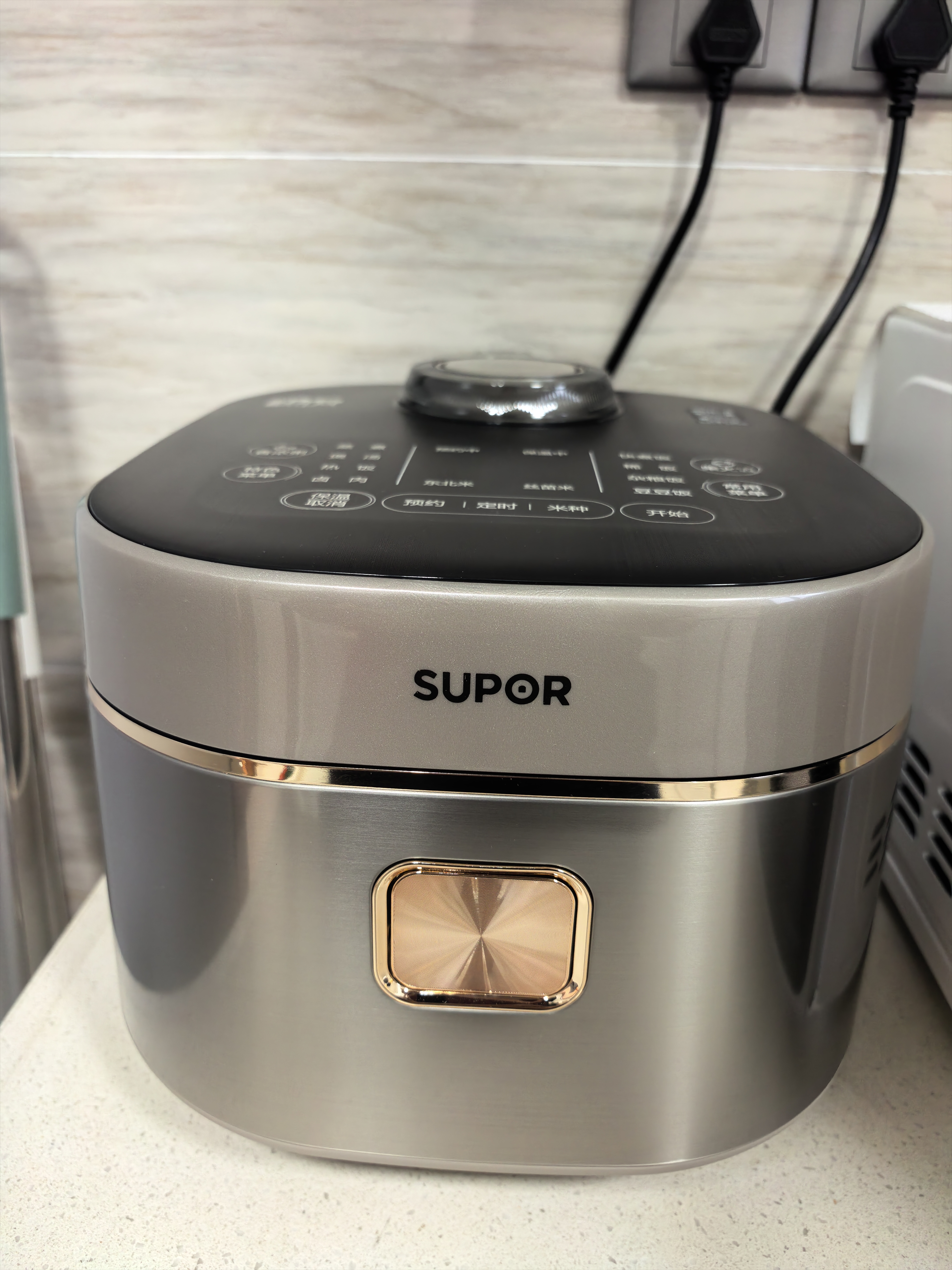 苏泊尔（SUPOR） 官方推荐电饭煲5L大容量家用智能电饭锅4-6-8人铜晶球釜IH电磁加热预约多功能煮饭锅一键柴火饭 【2026新品】纯钛+17分钟热水快饭 4L 实拍图