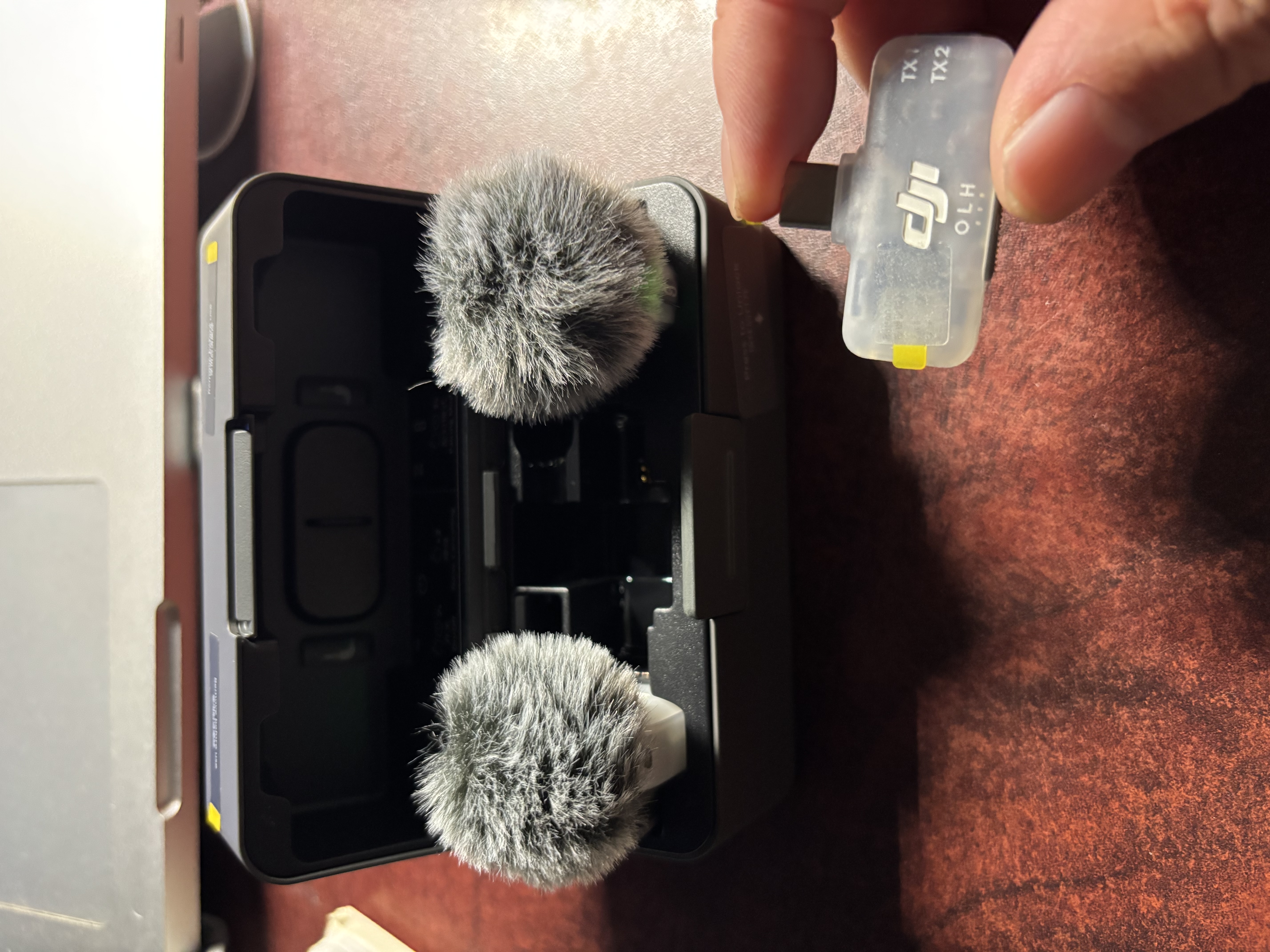 大疆（DJI）Mic Mini 2 迷你2代无线麦克风 降噪领夹麦克风 户外采访直播 vlog 手机相机微小型原声级收音麦 Mic Mini 2 （手机版两发一收，含充电盒） 官方标配 实拍图