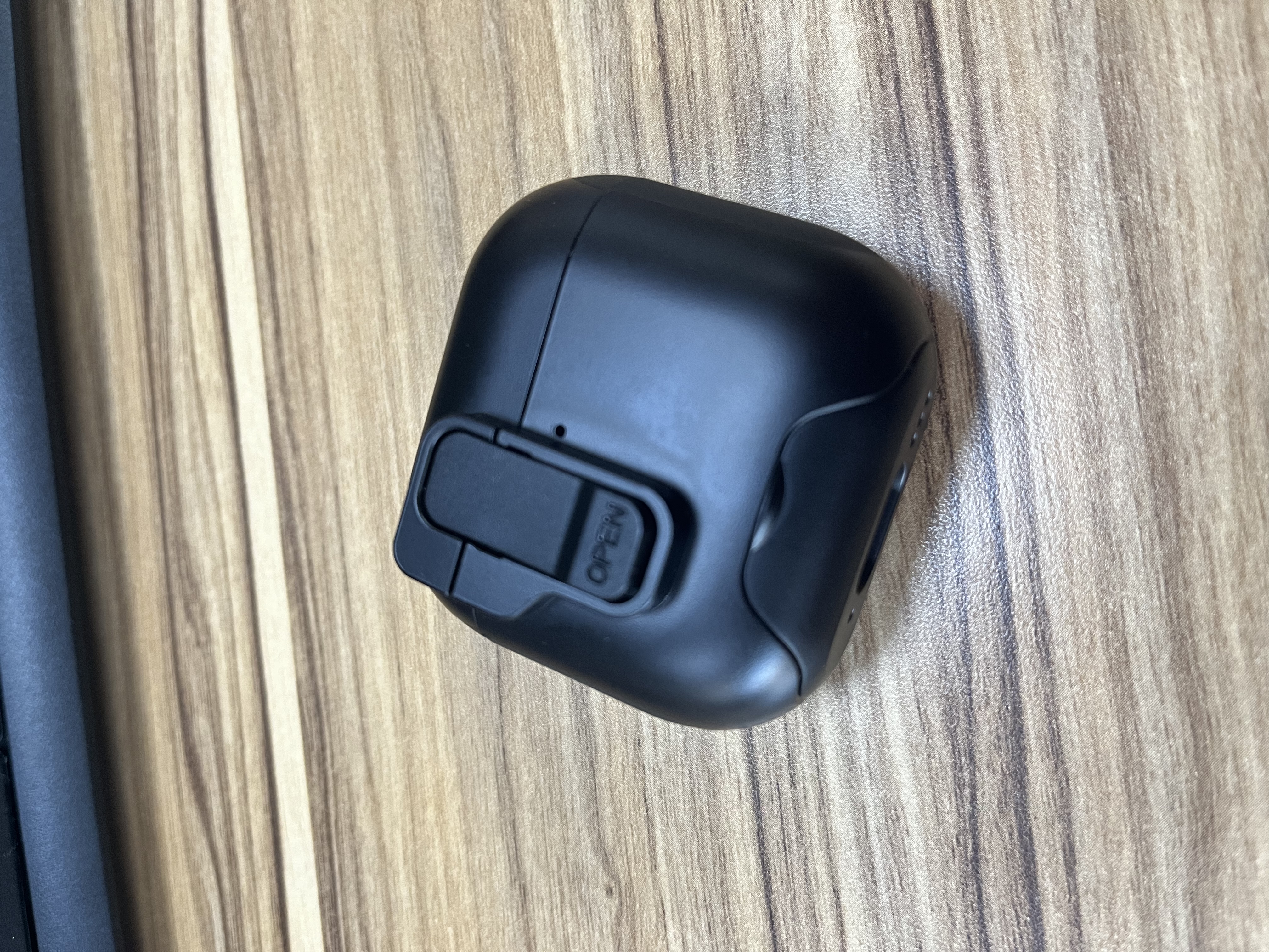 Smorss适用AirPods5/4保护套 苹果五/四代耳机壳降噪版无线蓝牙耳机无线充电防滑防摔升级自动弹盖 黑色 实拍图