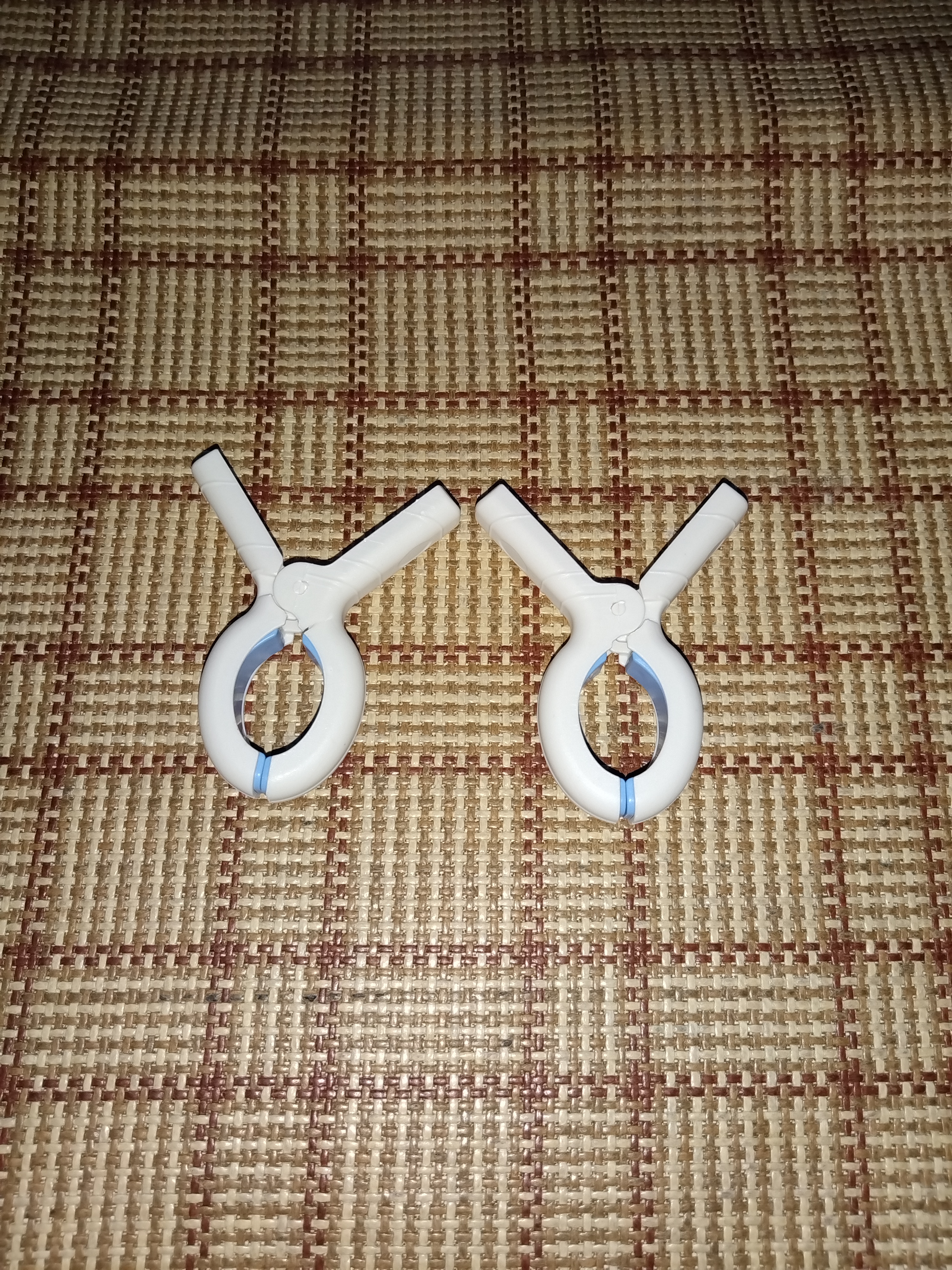 摄影背景纸无痕强力固定夹道具鱼嘴夹木工a字夹晾衣夹晒被夹弹簧夹超强夹力 强力无痕夹2个装 实拍图