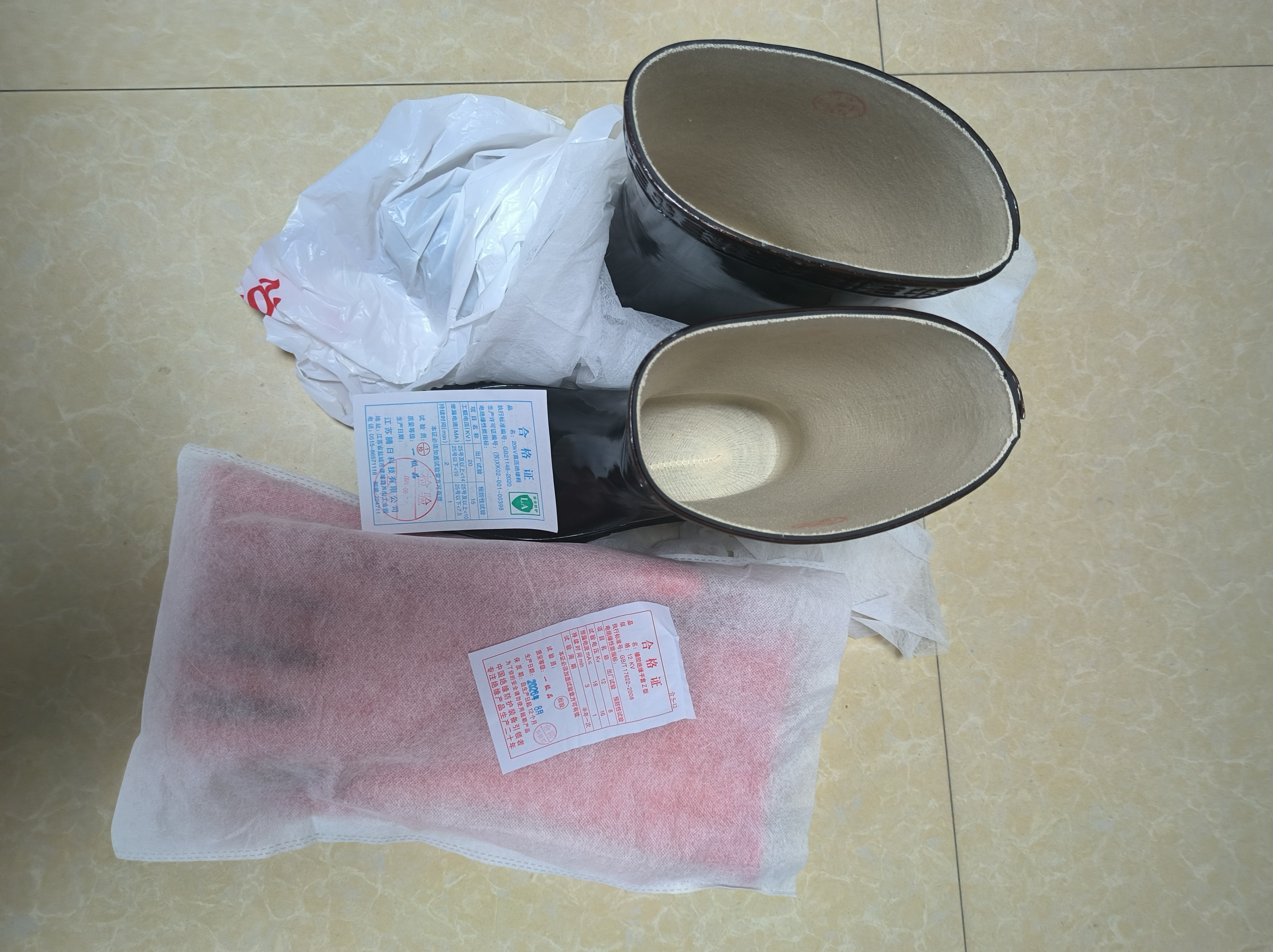 金步安 20kv绝缘雨靴12kv绝缘手套橡胶电工安全套装 42码BL-108TZ 实拍图