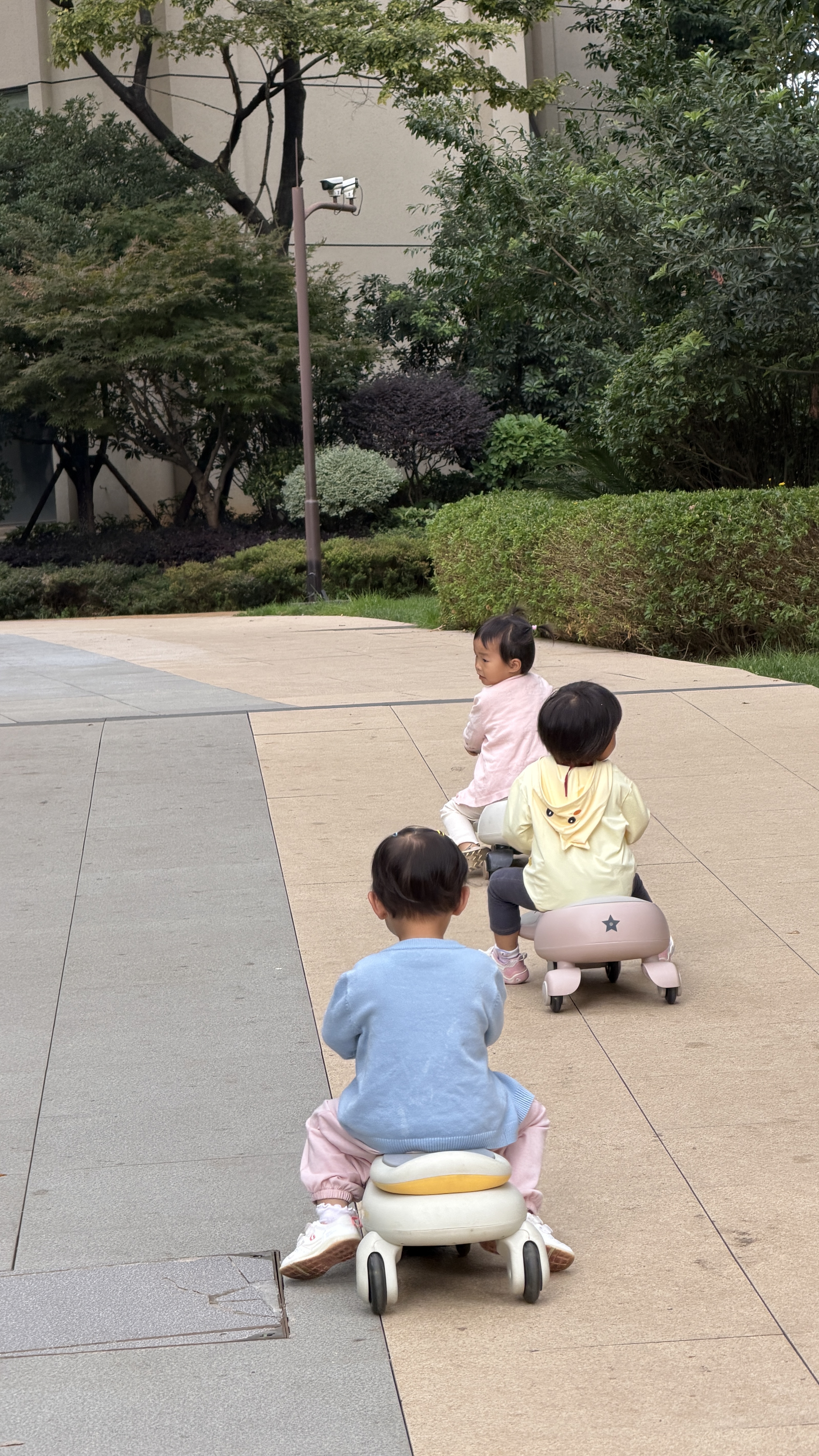 贝易BEIESTATE典藏扭扭车 1-3岁儿童摇摇车可坐大人防侧翻声光音乐款 贝母粉 实拍图