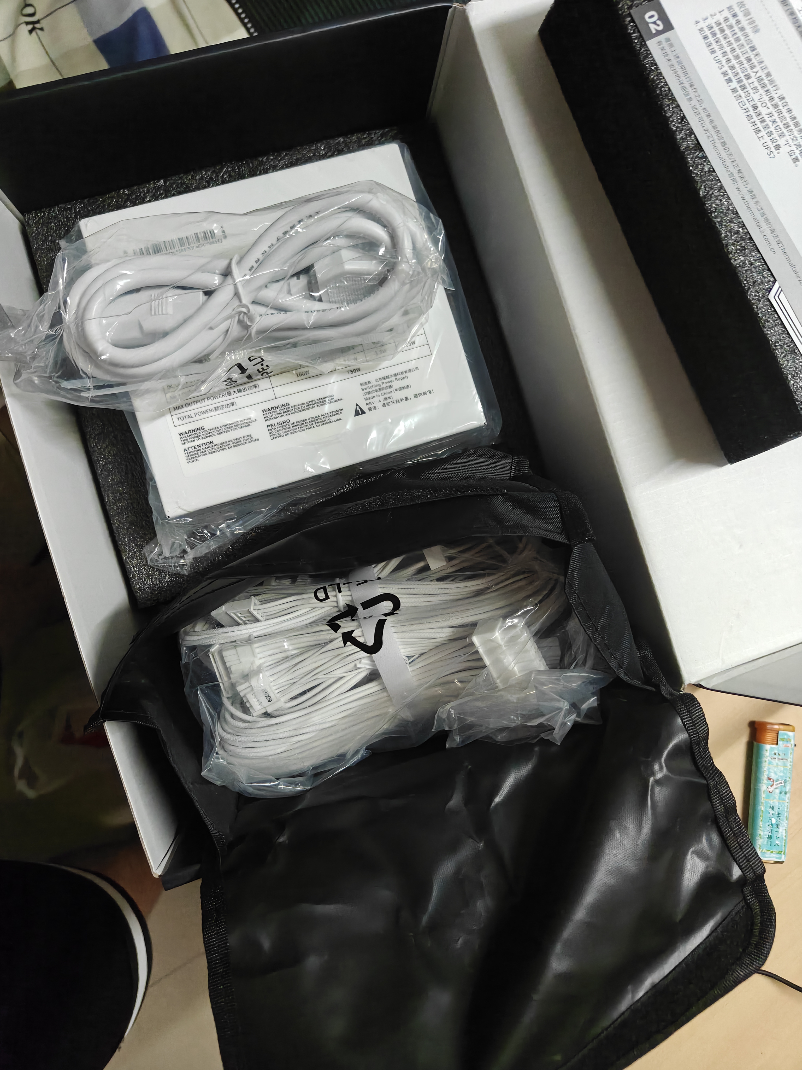 Thermaltake（Tt）额定750W 钢影Toughpower GF1限定版电源 白色(原生PCIe5.1/ATX3.0/金牌认证/全模组) 实拍图