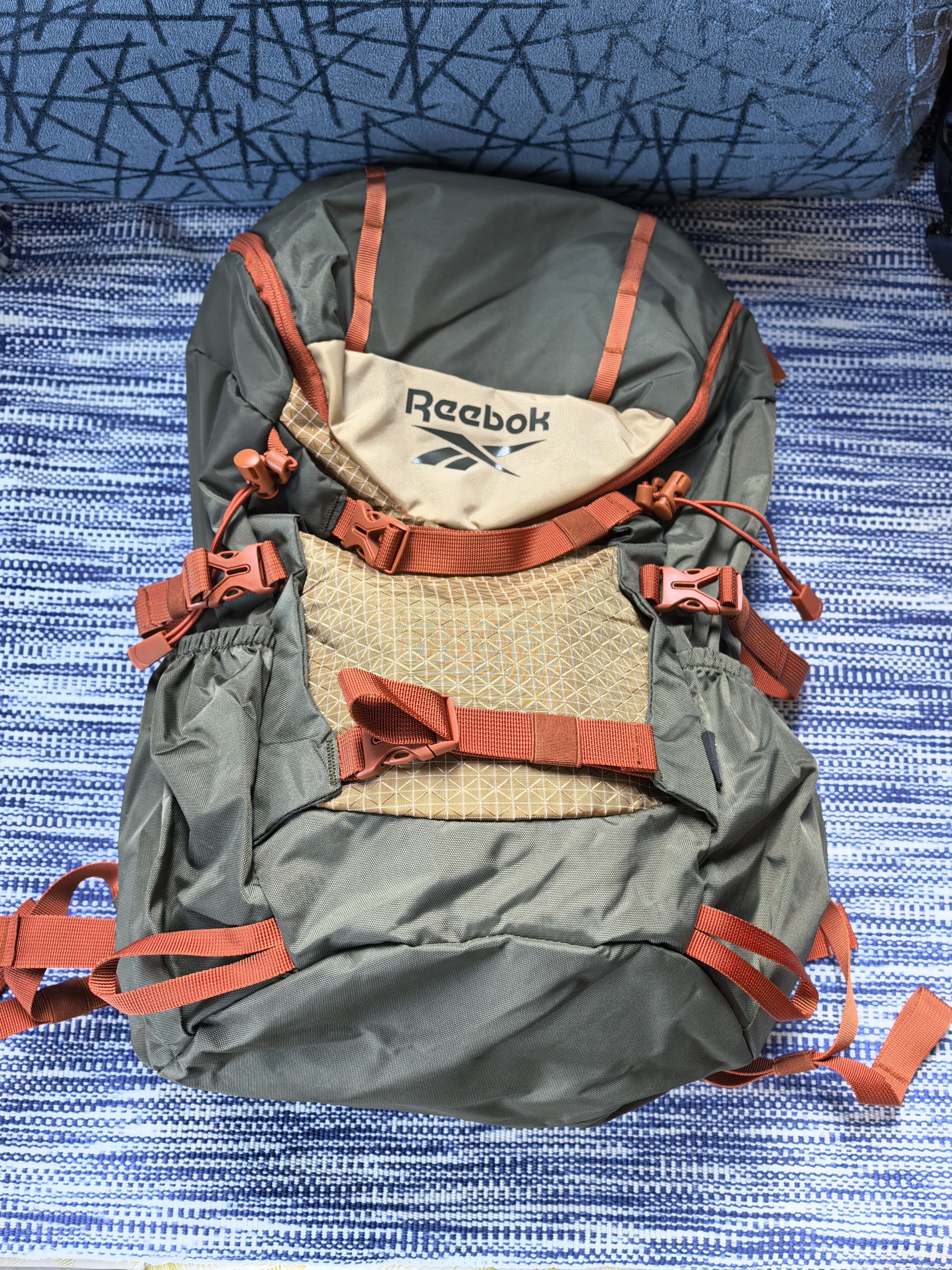 锐步（Reebok）徒步轻便双肩包男女2026新款防泼水旅行运动户外登山背包通勤书包 实拍图