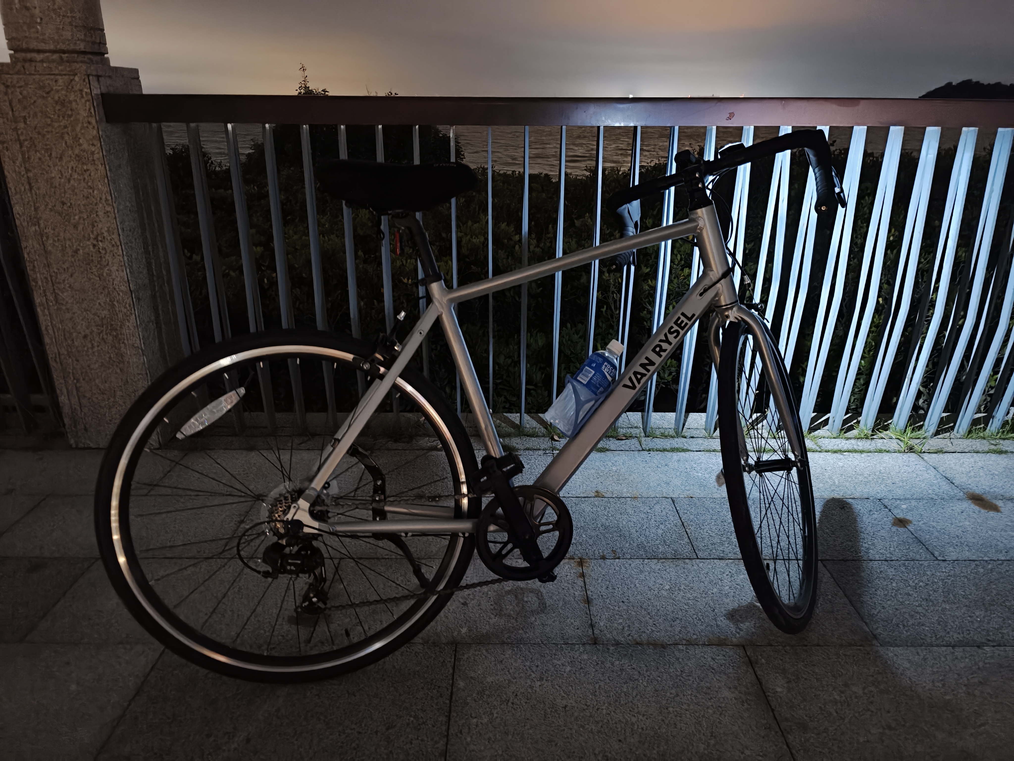 迪卡侬【门店自提】26款RC100 V3公路自行车成人通勤铝合金男女骑行单车 【热销套装】26新款 RC100 V3+脚撑（锌灰色） L码 适合身高180cm~190cm 实拍图