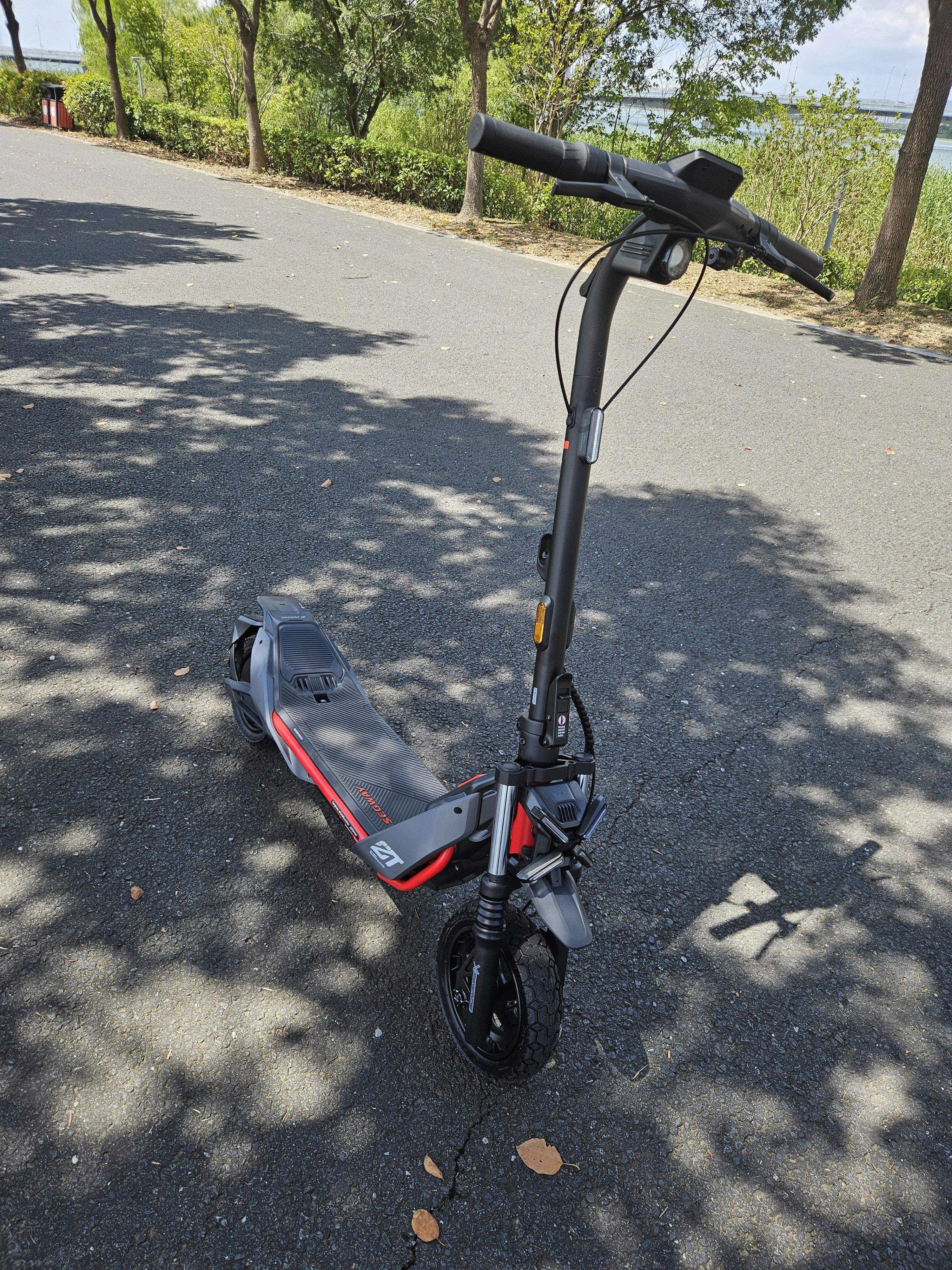 Segway电动滑板车ZT3Pro+箱包座椅套装成人两轮代步便携式折叠前后双减震运越野全速真续航2025款 实拍图