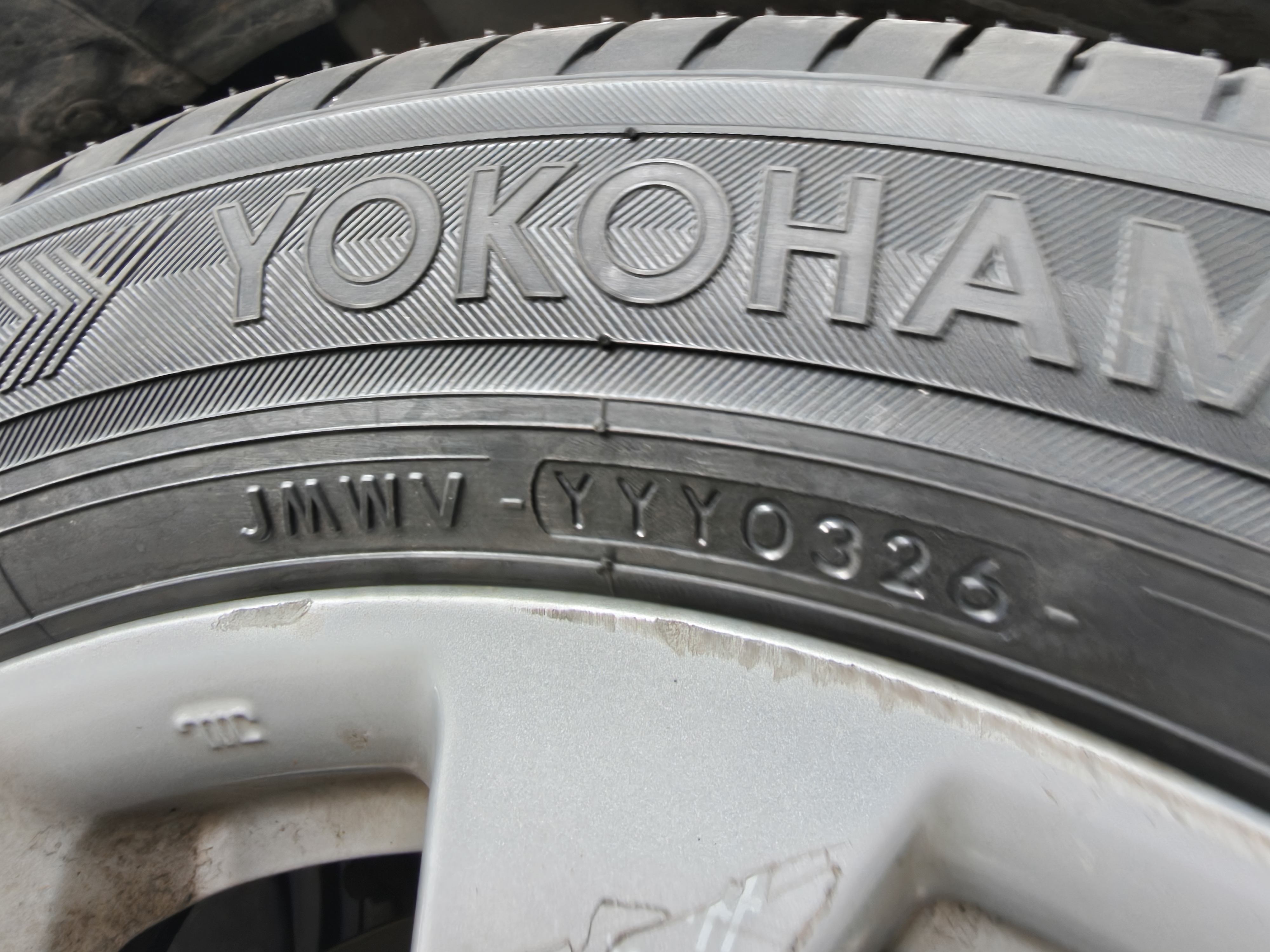 优科豪马横滨轮胎 195/60R16 89H E70RZ 原配日产蓝鸟/骐达/轩逸/启辰D60 实拍图