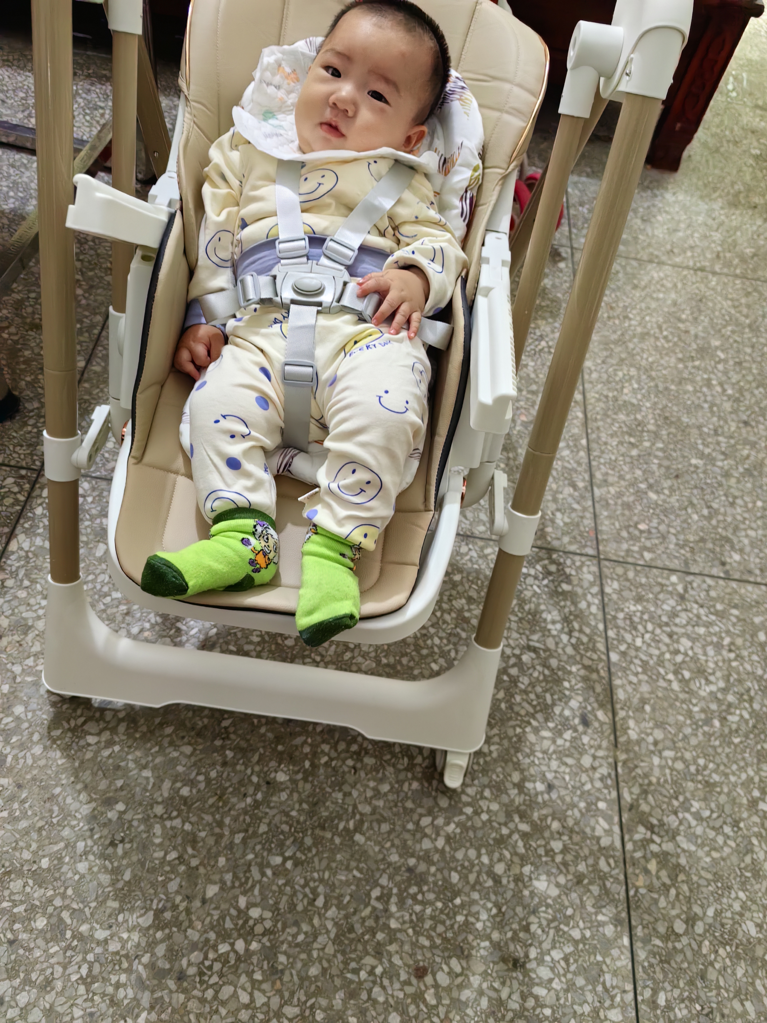 曼乐兔宝宝餐椅婴儿0-6岁多功能二合一摇椅婴幼儿折叠便携式吃饭餐桌椅 棕色【摇摇椅+万向轮+可坐可躺】 宝宝生日礼物 实拍图