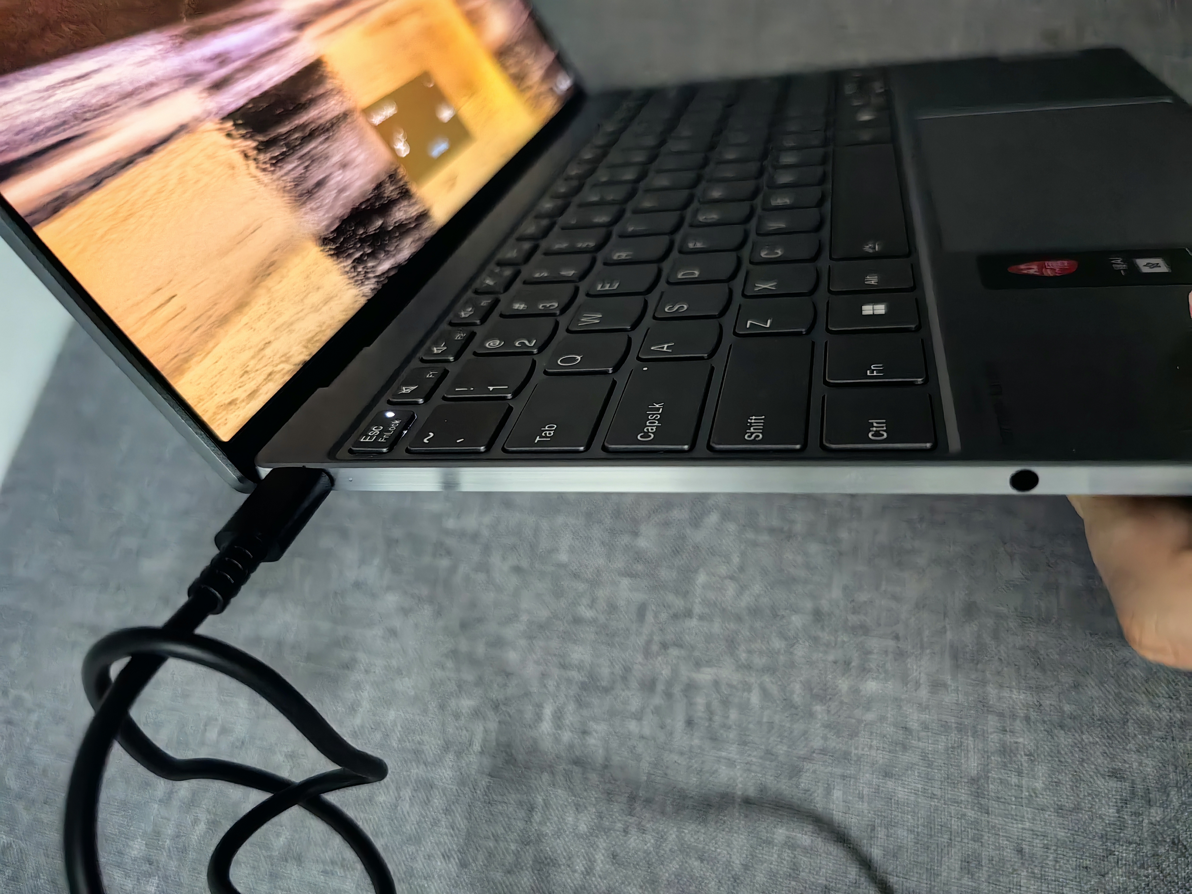 ThinkPad【国家补贴15%】联想笔记本电脑ThinkBook X 酷睿Ultra5 13.5英寸 32G 1T 2.8K AI高刷屏办公 实拍图