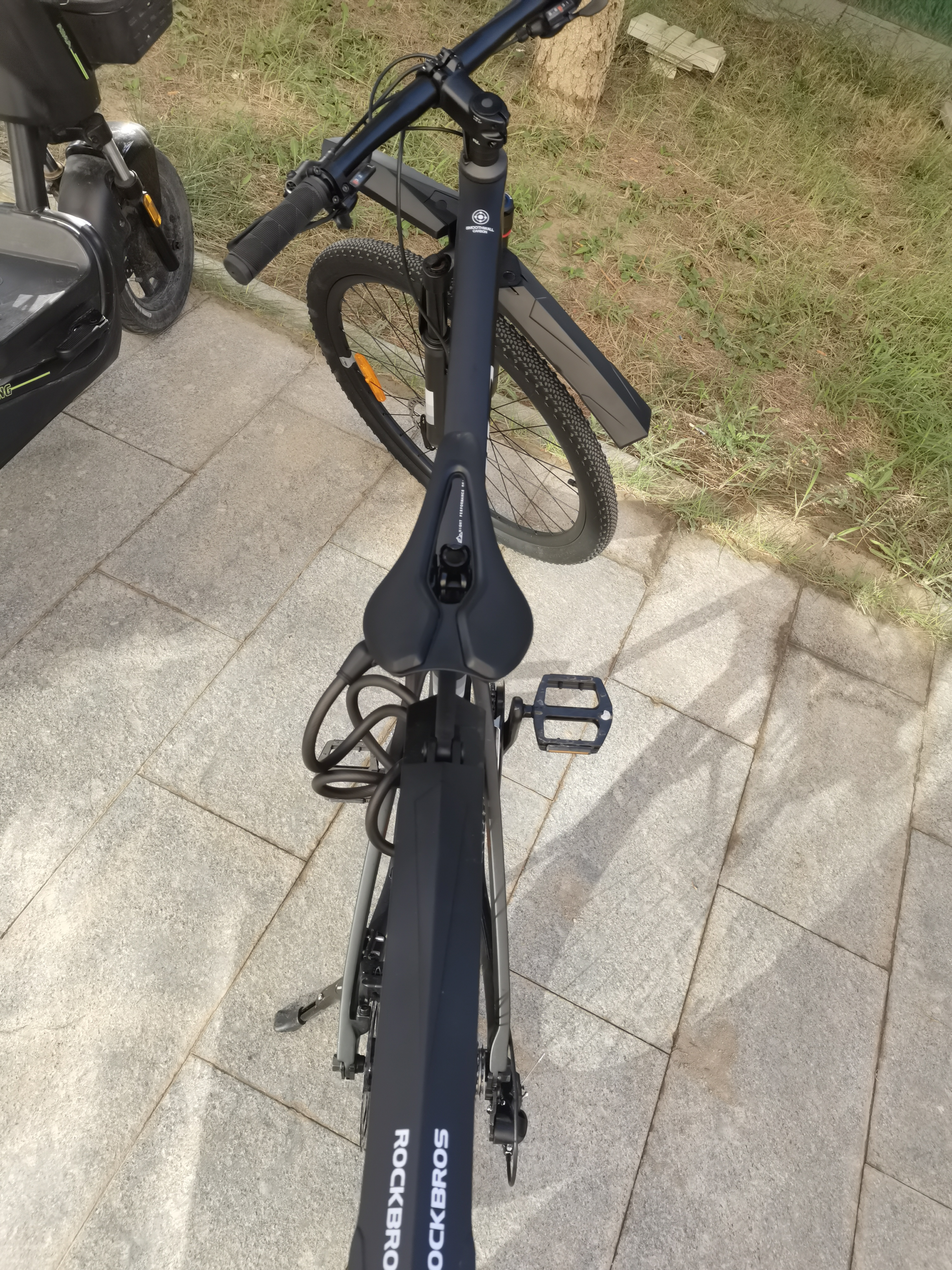 京东京造 XC500超轻碳纤维山地自行车禧玛诺24速油压碟刹成年人学生17寸 实拍图