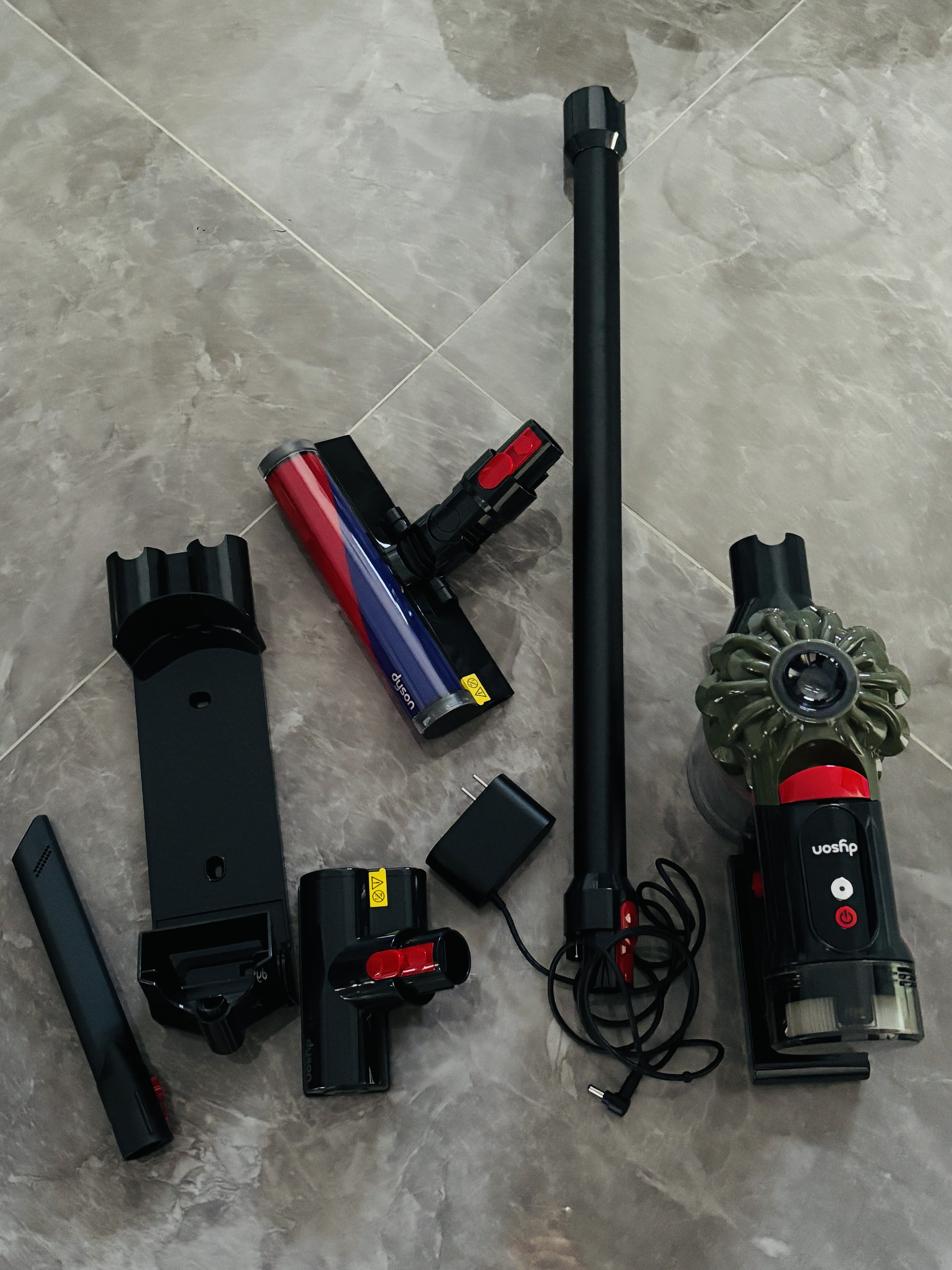 戴森（DYSON） V8 Cyclone 无绳吸尘器 手持无线吸尘器 除螨 宠物 家庭适用 实拍图