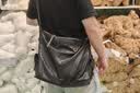Songmont山下有松循迹旅行hobo包大容量斜挎电脑包女包男士包包 旅行hobo大号 烟墨黑 预售10天 实拍图
