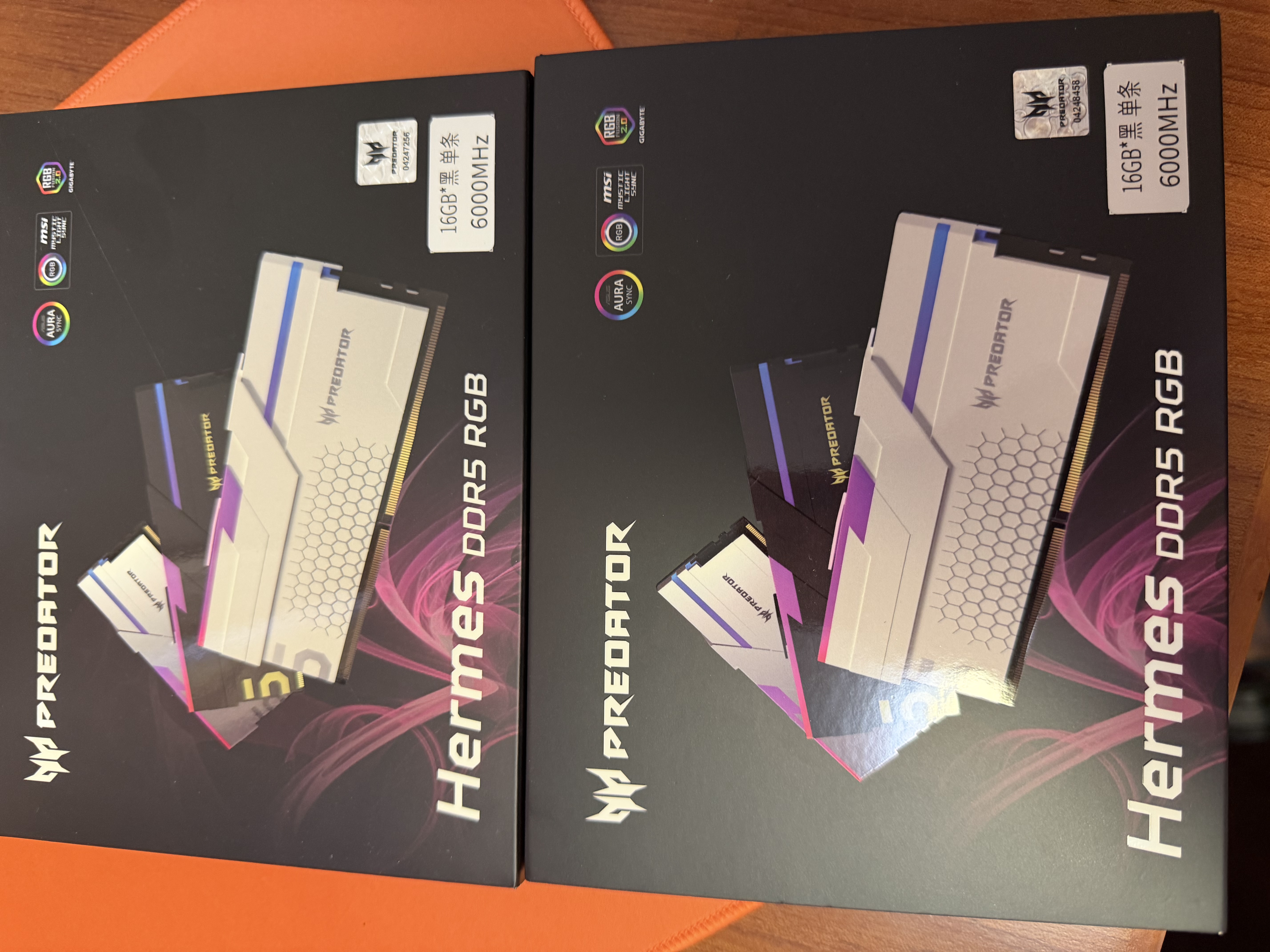 宏碁掠夺者（PREDATOR）96G(48G×2)套装 DDR5 6000频率 台式机内存条 Hermes冰刃系列 RGB灯条(C28) 白色 AI电脑配件 实拍图