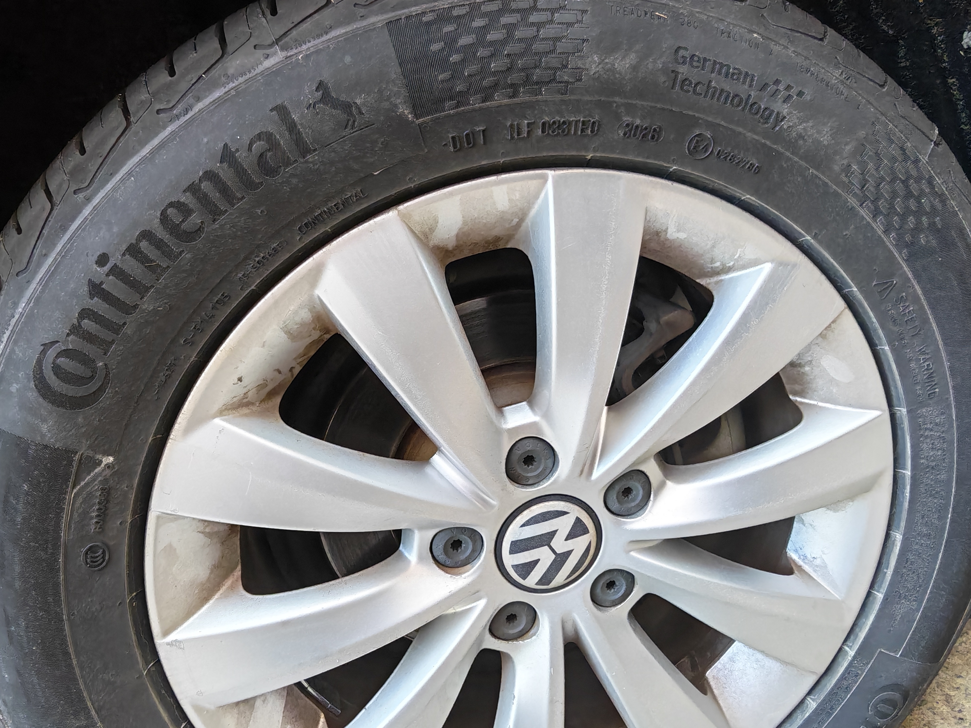 马牌（Continental）汽车轮胎215/60R16 95V FR UCJ+ 适配大众 帕萨/帕萨特/迈腾/天籁 实拍图