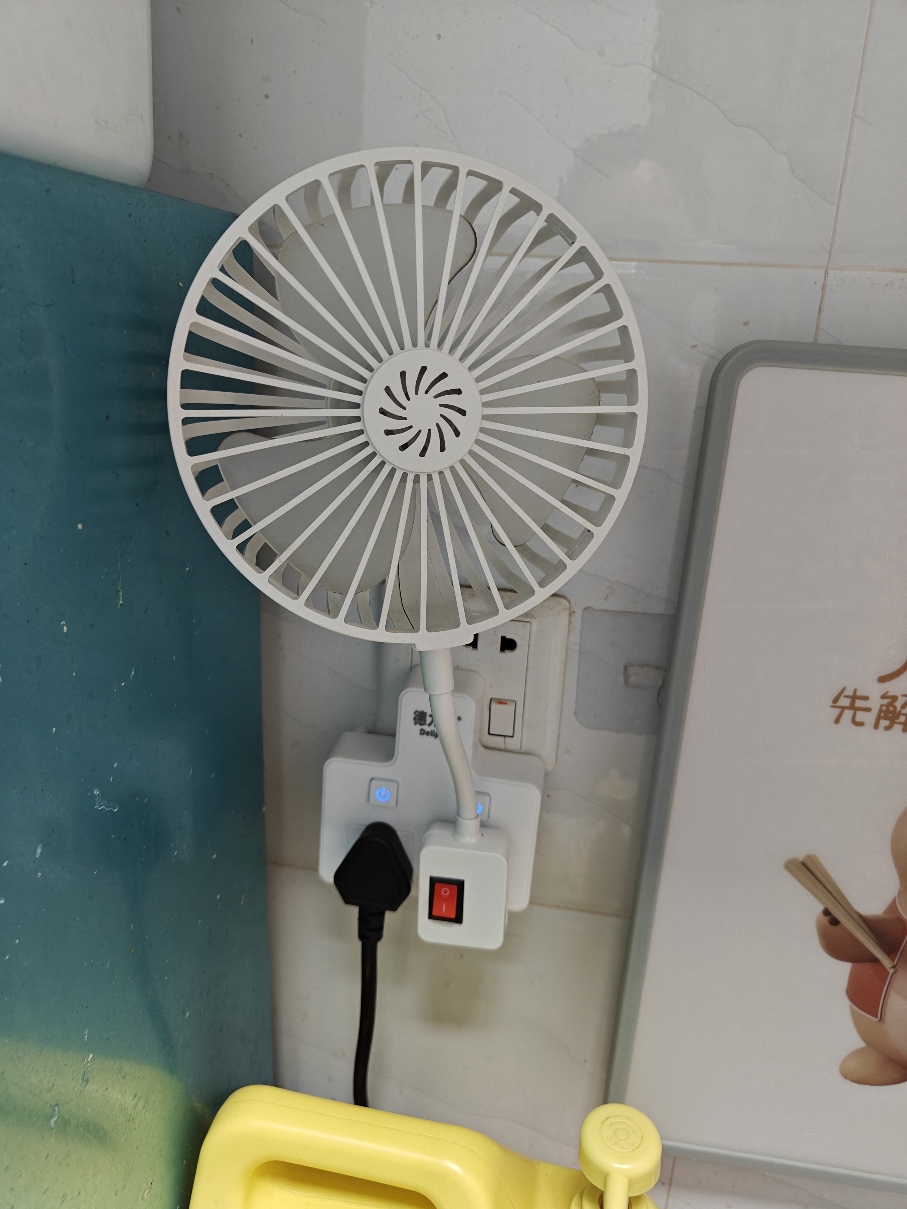 香薰小风扇便携式制冷神器制冷风扇万向小旋风家用卧室三插头一体便携式制冷神器制冷风扇 2个装-独立开关+360度弯曲调节 实拍图