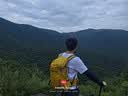 艾王新款户外登山包轻量化30升大容量背负系统双肩包耐磨防泼旅行背包 澄黄30升（背负系统+送防雨罩） 实拍图