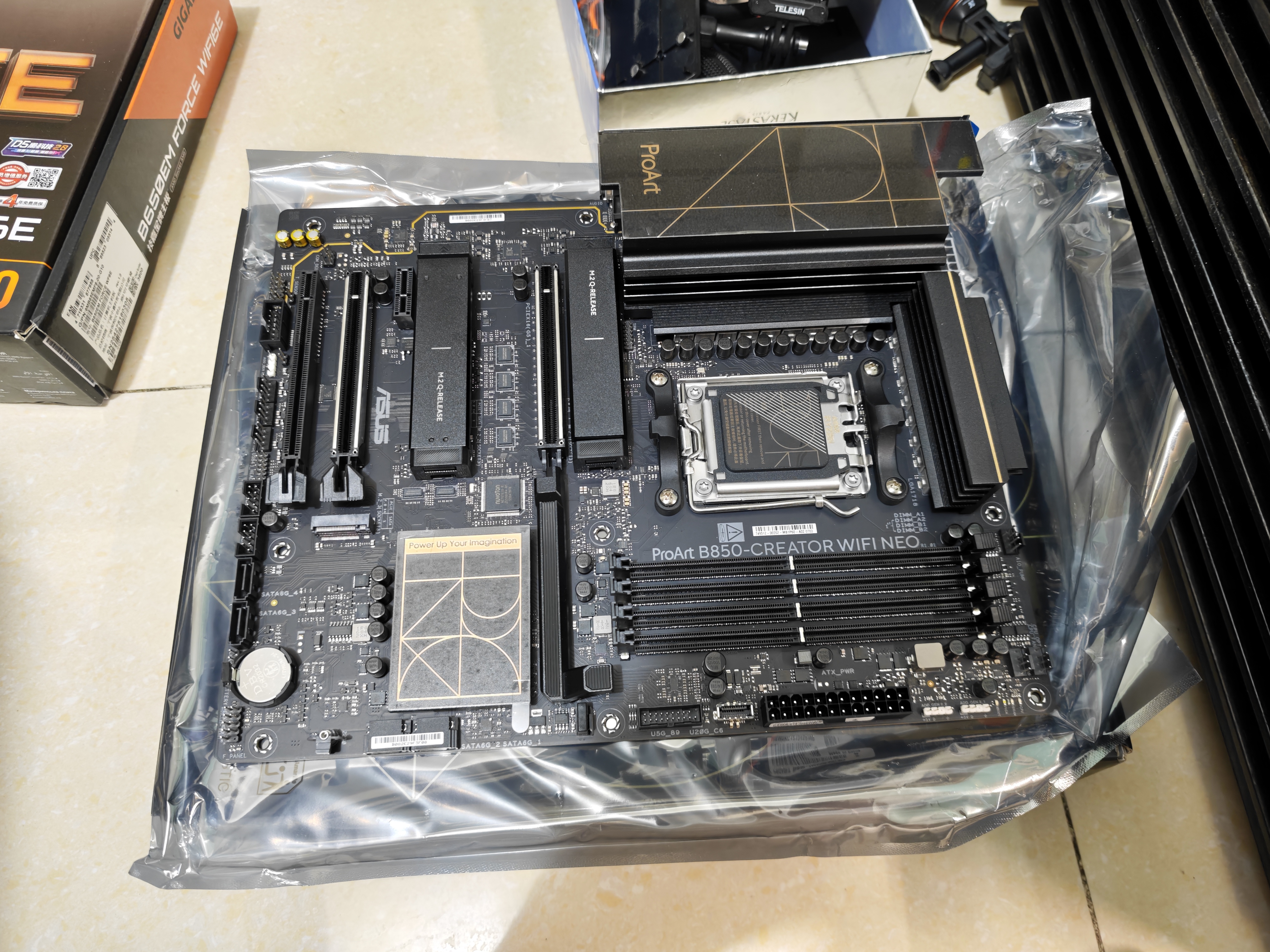 华硕ProArt B850-CREATOR WIFI NEO创艺国度主板 CPU 9800X3D/9700X(AMD B850/socket AM5) 实拍图