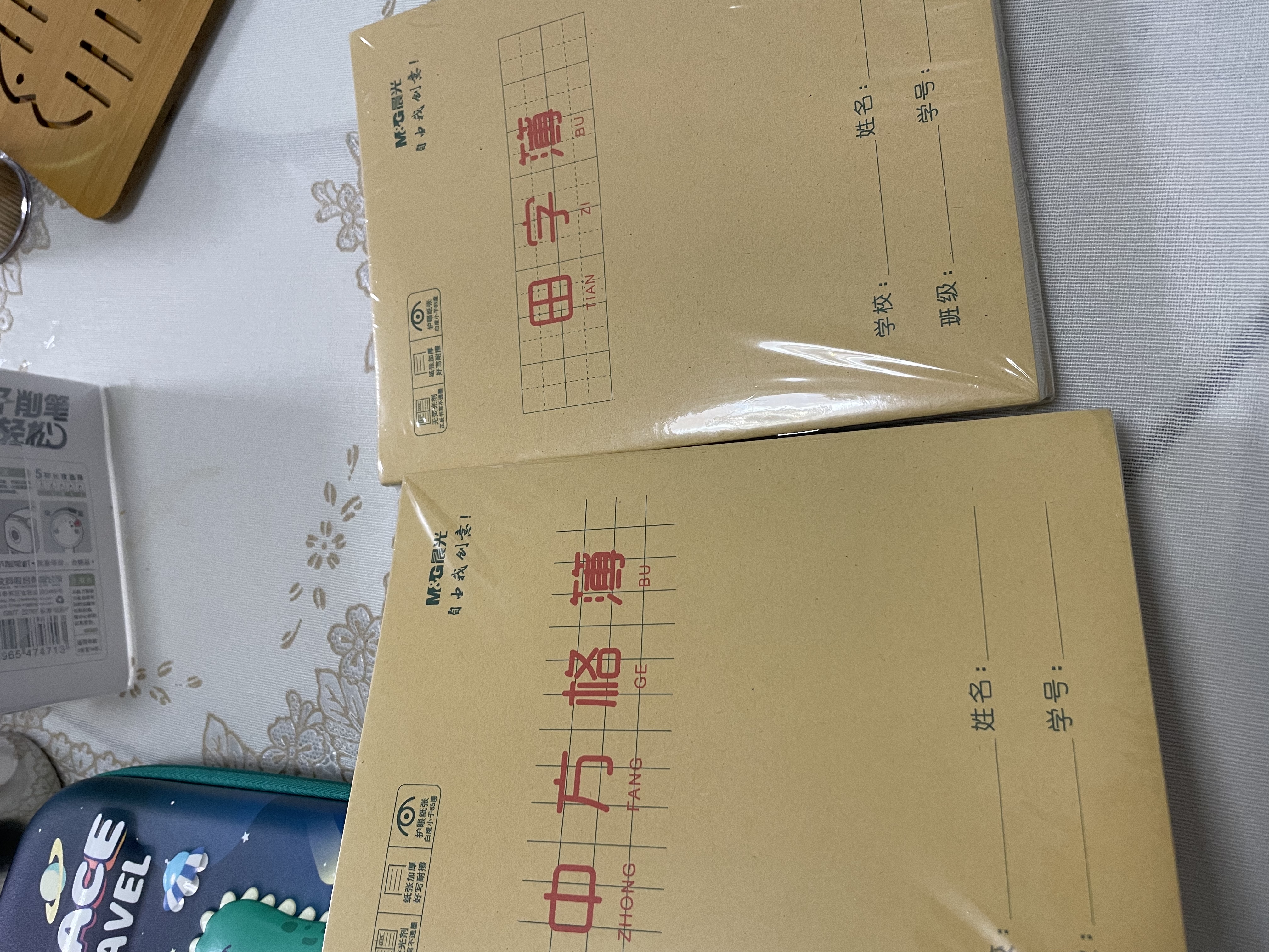 晨光（M&G）【开学必备】24K中方格簿14页20行16格全国统一标准练习簿牛皮纸加厚幼儿园儿童小学生作业本 10本 实拍图