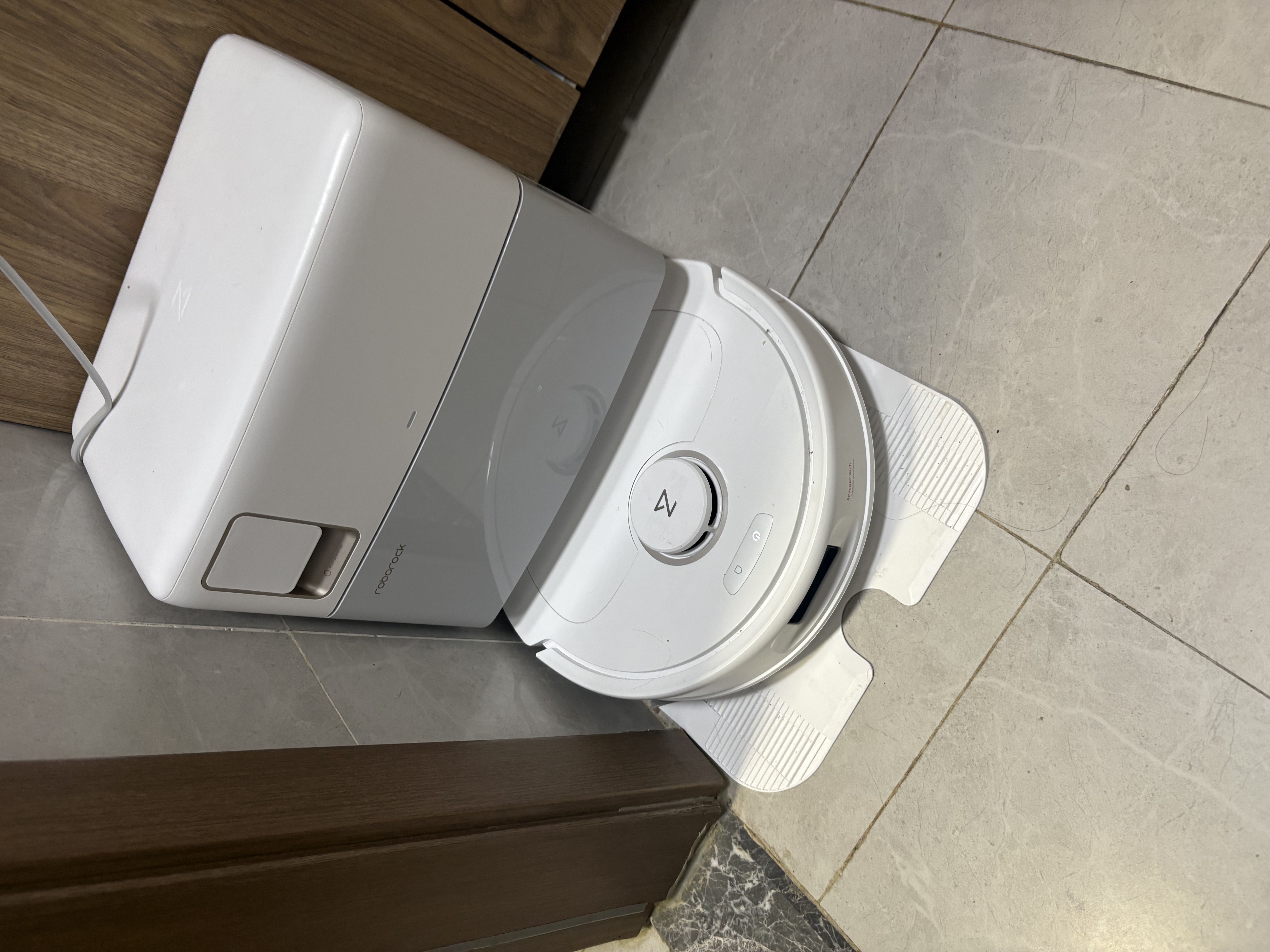石头（roborock）扫地机器人扫拖一体 P20 自动上下水版 自动集尘洗拖布烘干补水擦地拖地 A1690RR 实拍图