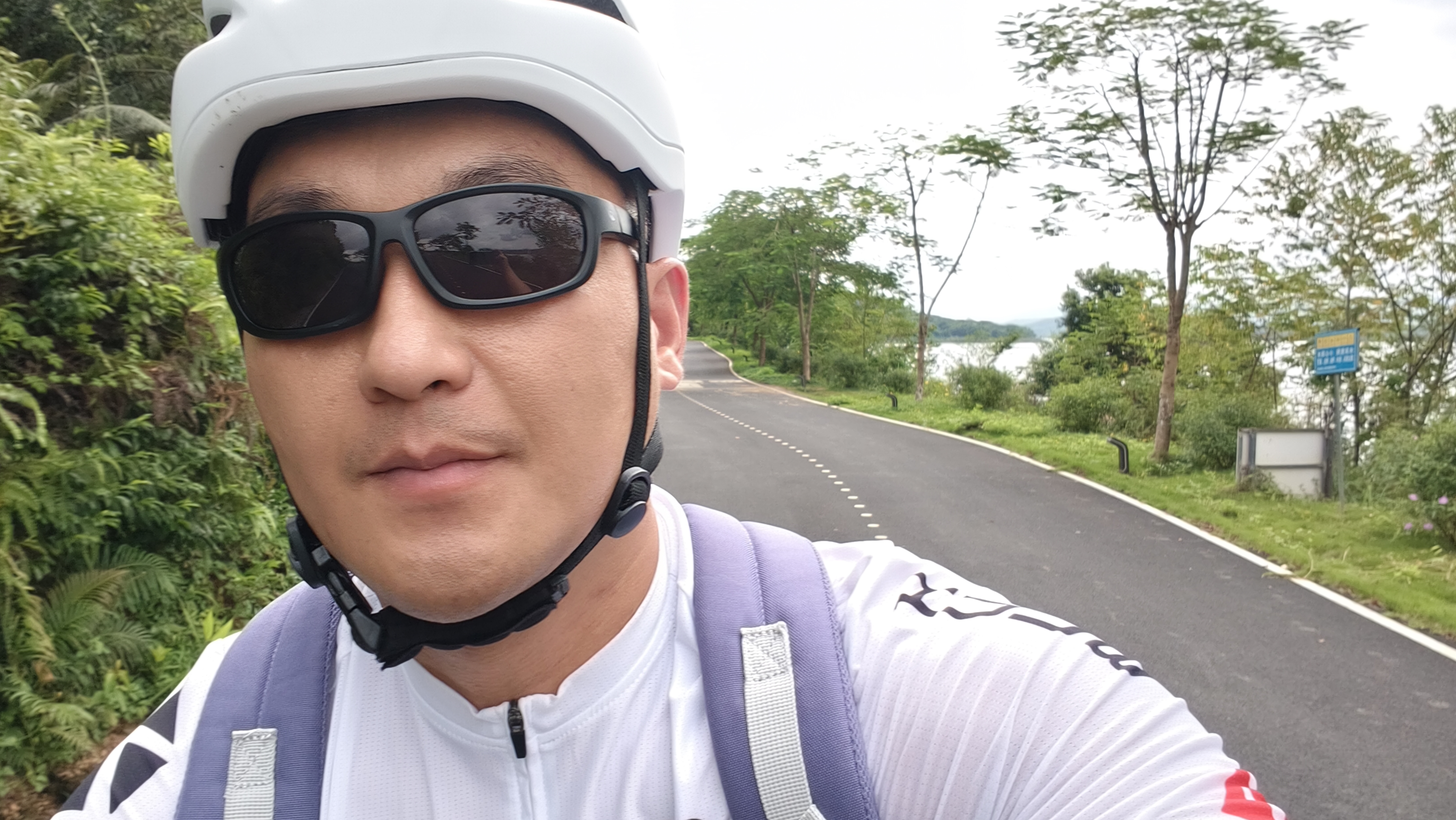 塔斯队长自行车骑行头盔一体成型空气动力安全帽男女通勤山地公路车装备 典雅白 L码（头围：58-62cm） 实拍图