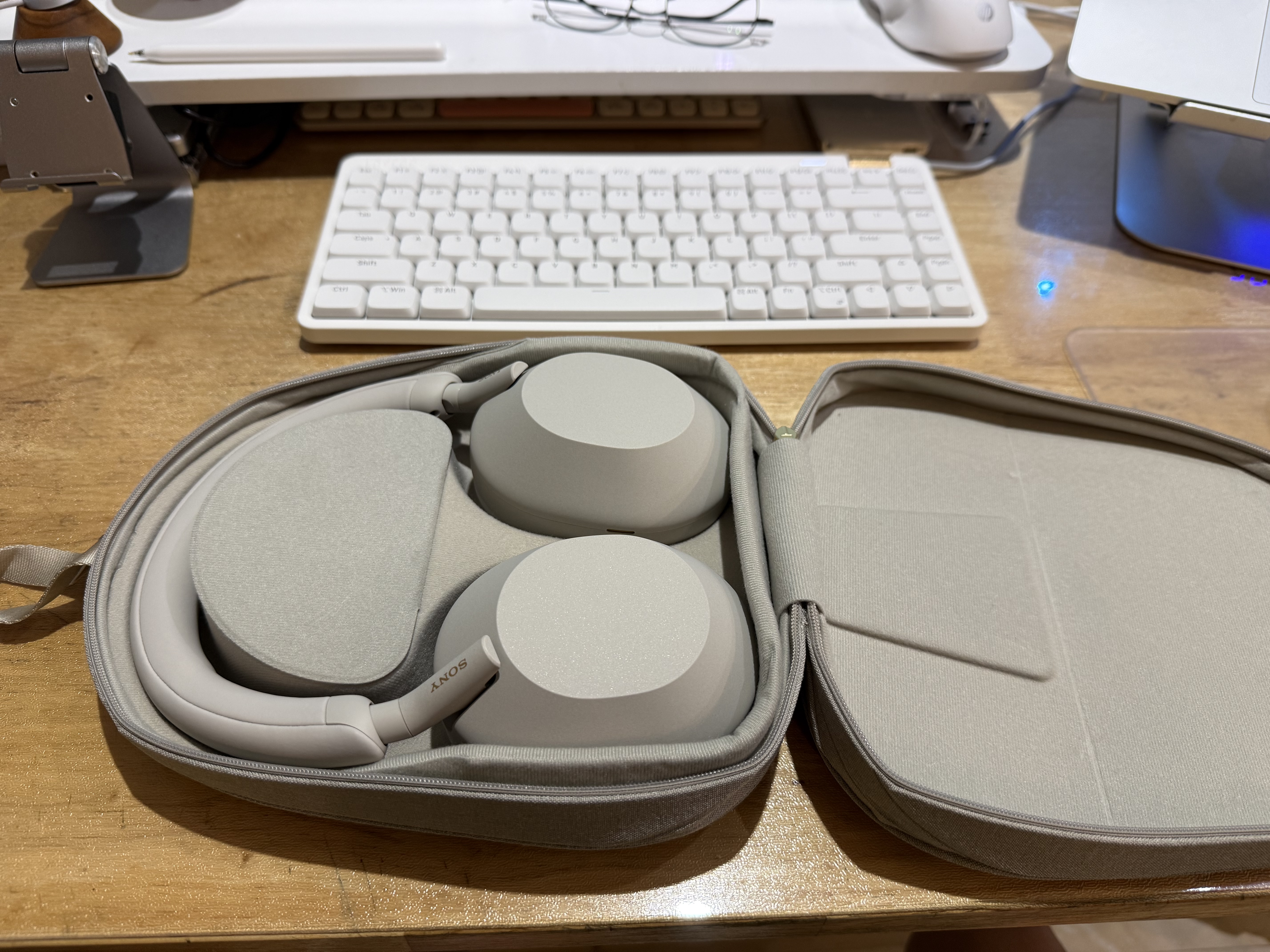 索尼（SONY）WH-1000XM5 头戴式无线降噪耳机 AI智能降噪 铂金银 开学必备 适用苹果 实拍图