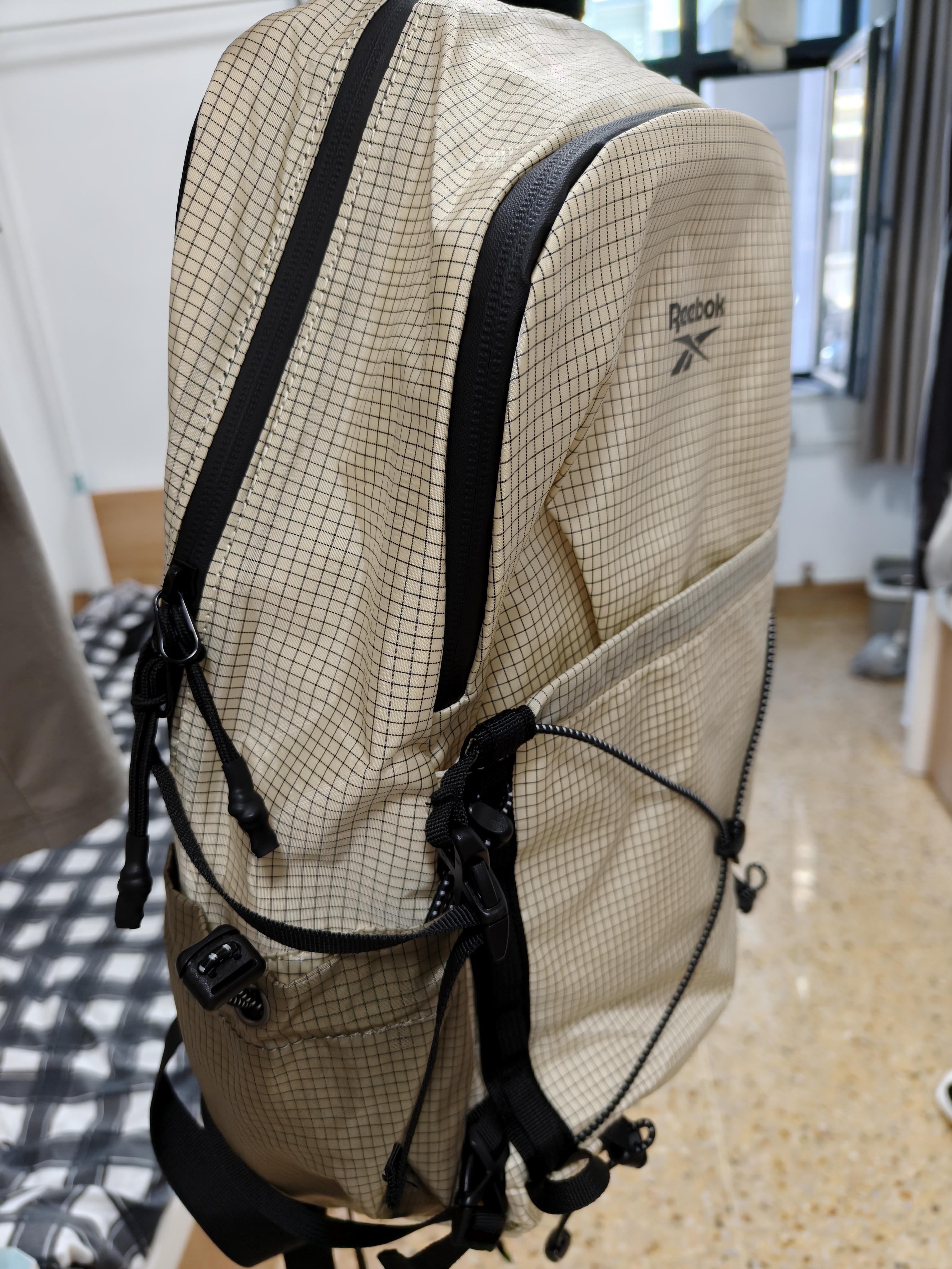 锐步轻量化徒步登山包男大容量书包户外运动轻便出行双肩包女 卡其色 实拍图