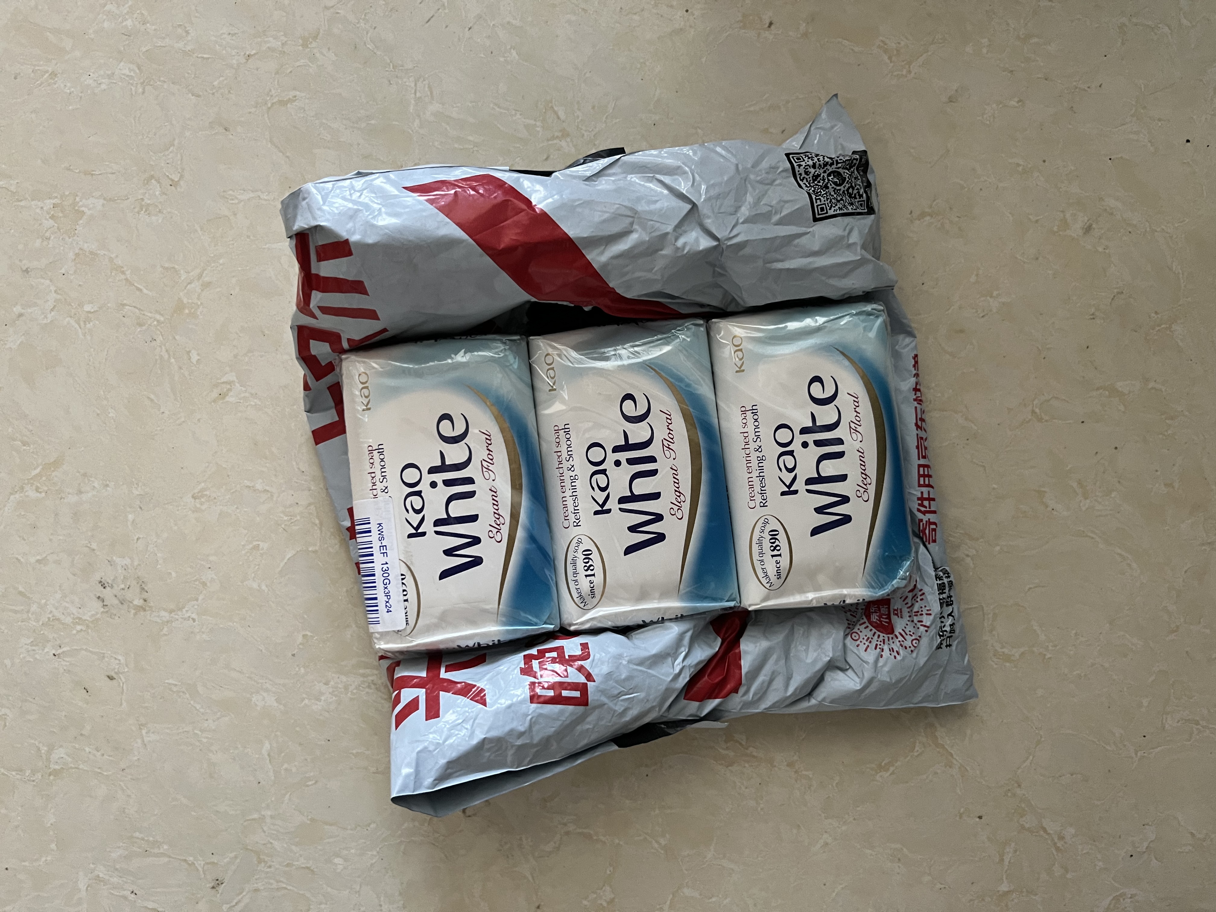 花王（KAO）香皂130g*3块装 原装进口white牛奶白优雅花香肥皂沐浴皂 实拍图