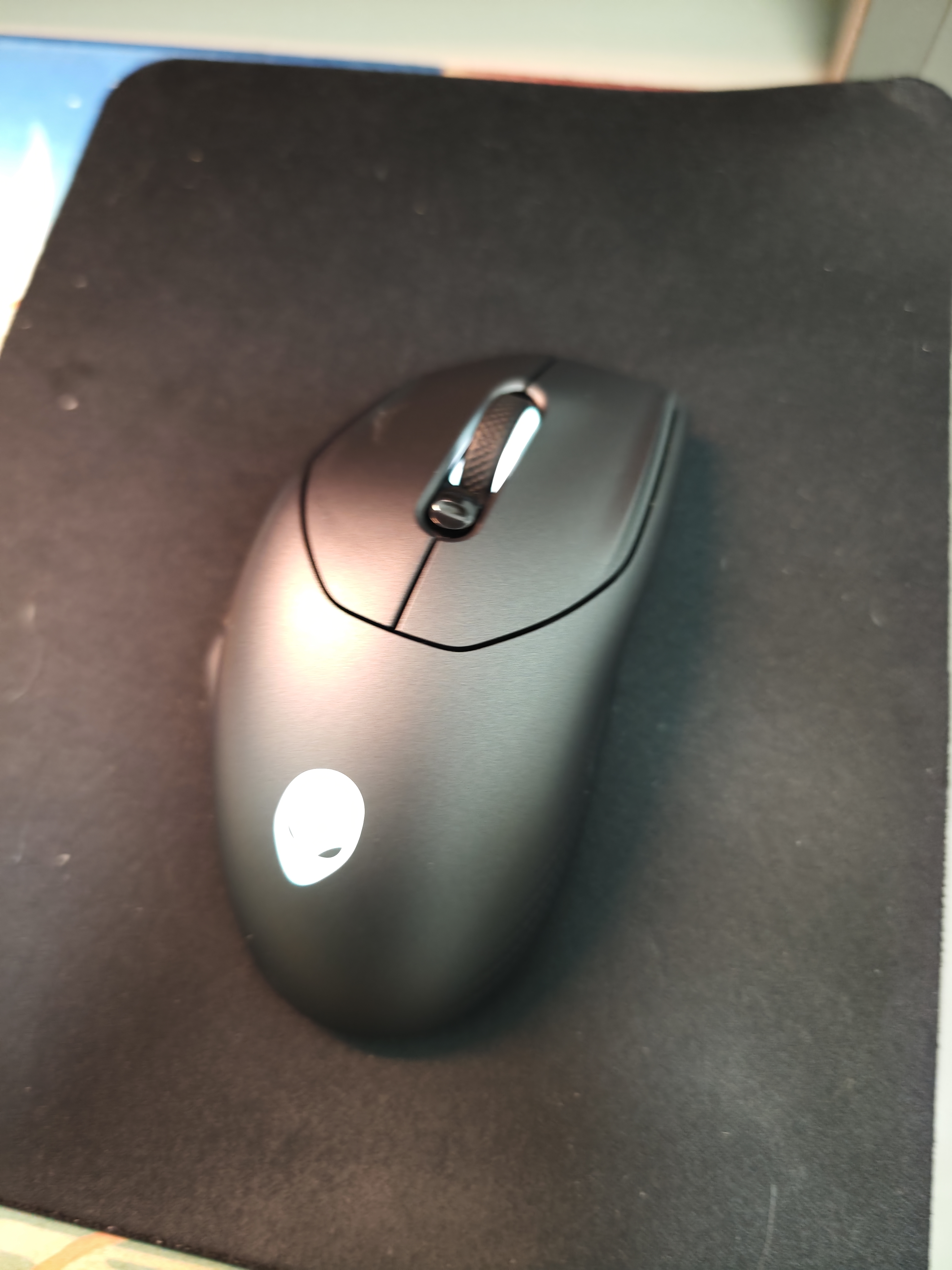 外星人（Alienware）AW620M游戏鼠标 双模2.4g无线高端专业电竞宏鼠标 RGB灯效 磁力回弹人体工学设计 节日礼物 黑色 实拍图