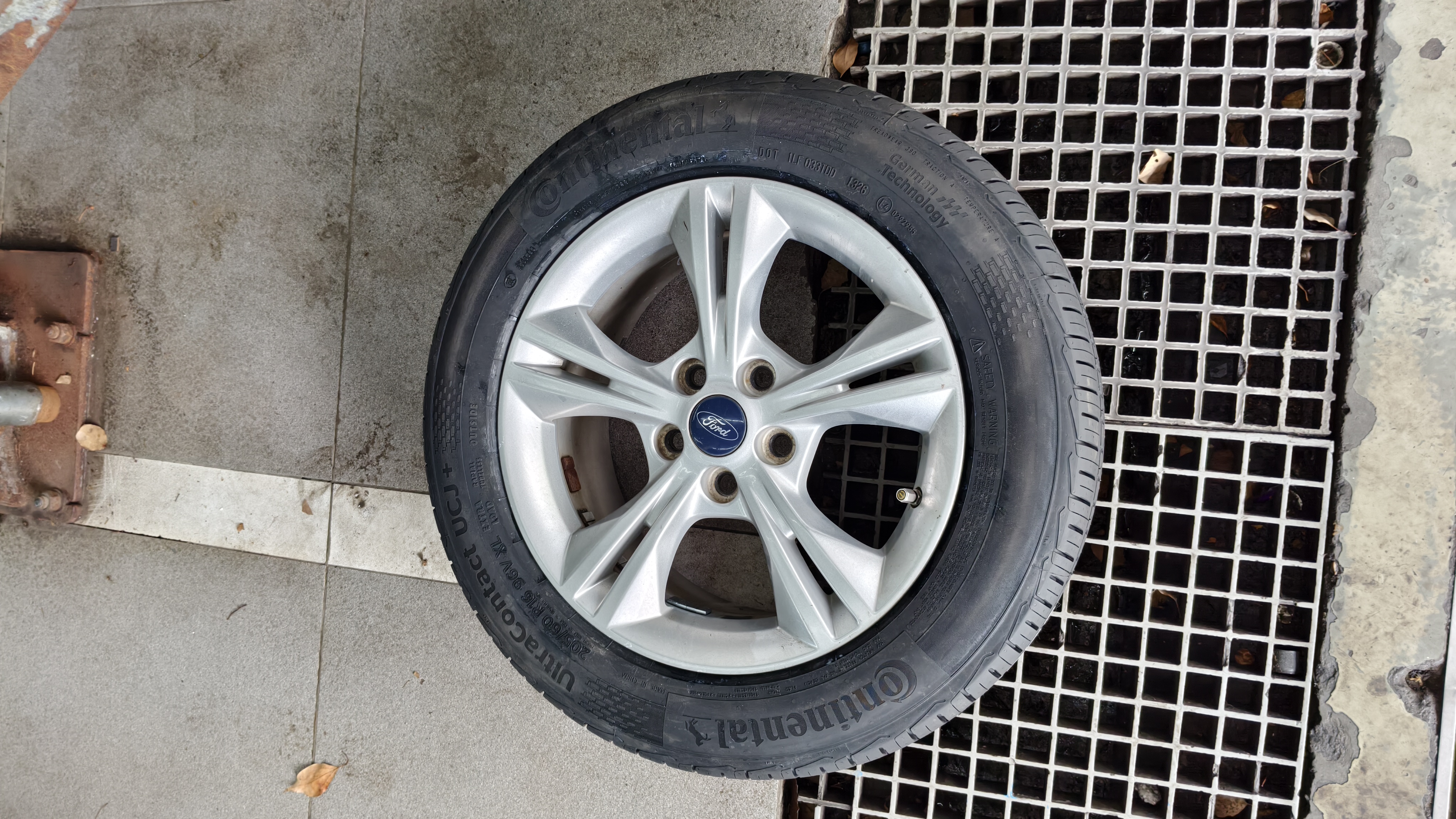 马牌（Continental）汽车轮胎205/60R16 96V XL FR UCJ+ 适配轩逸/新福克斯/速腾 实拍图