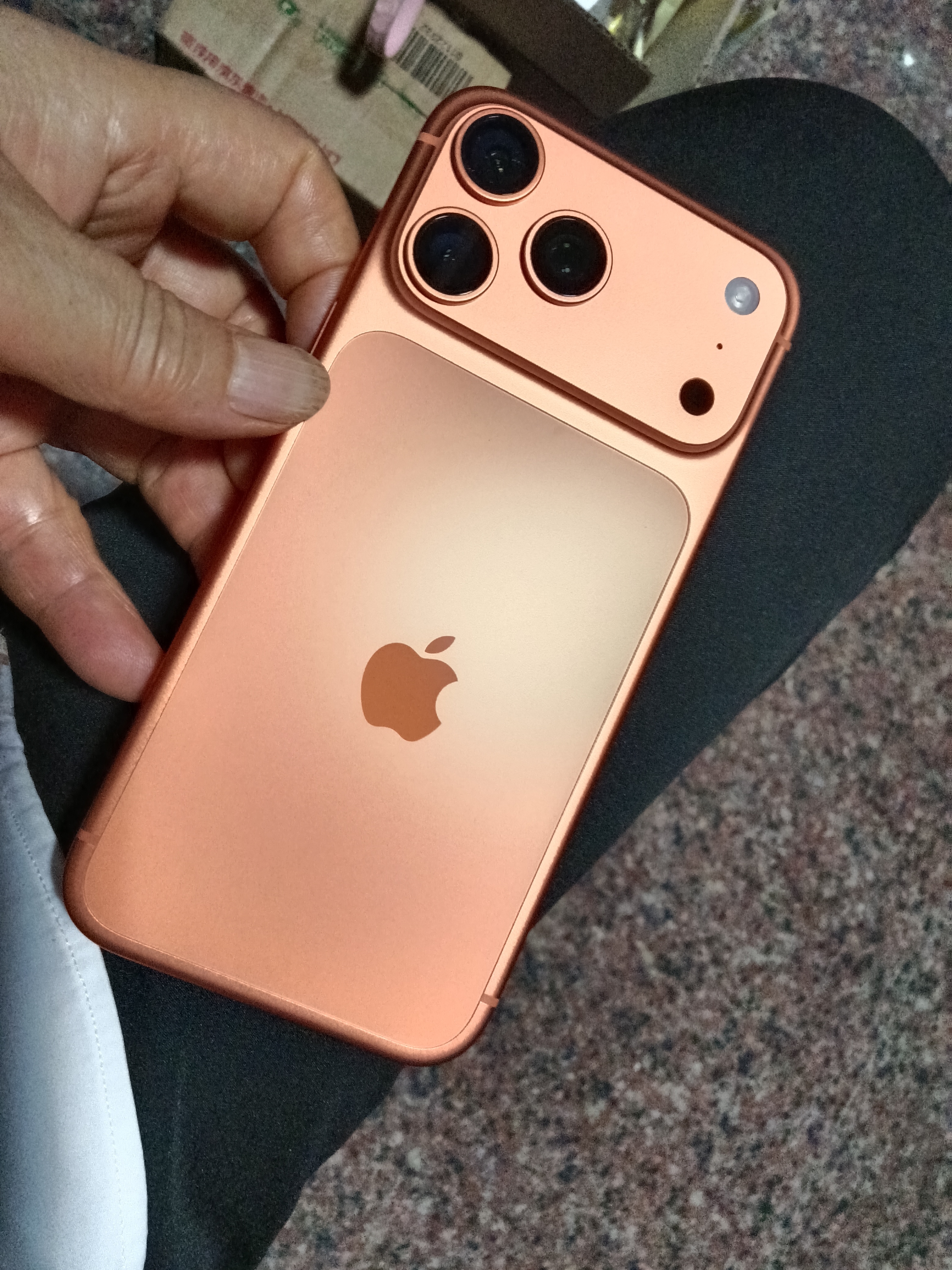 Apple/苹果【点击“立即领取“享补贴】iPhone 17 Pro Max 512GB 星宇橙色 移动联通电信5G双卡双待手机 实拍图