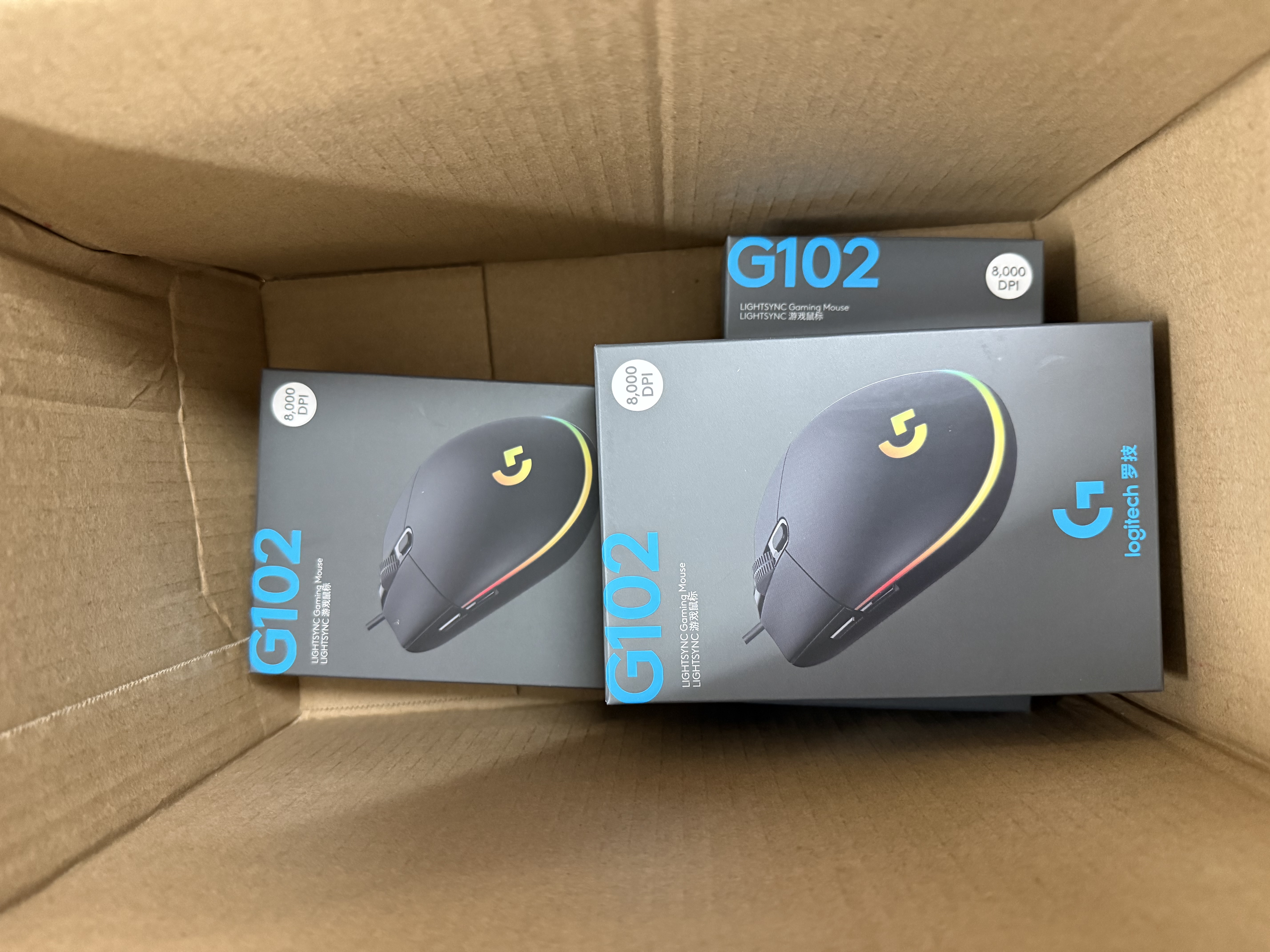 罗技（G）G102游戏鼠标有线机械鼠标电竞轻量化 电脑鼠标经典便携中小手宏编程 吃鸡英雄联盟入门款 8000DPI 罗技G102黑（第二代）+鼠标垫 实拍图